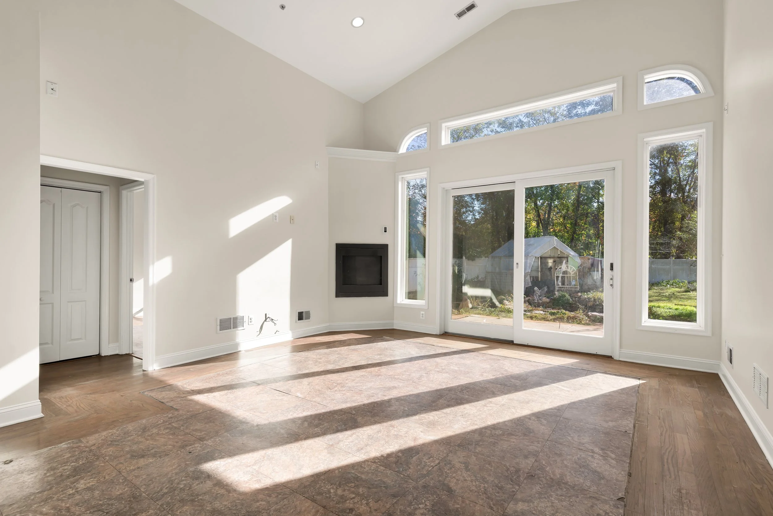 1207 Thompson Ave-0016.jpg
