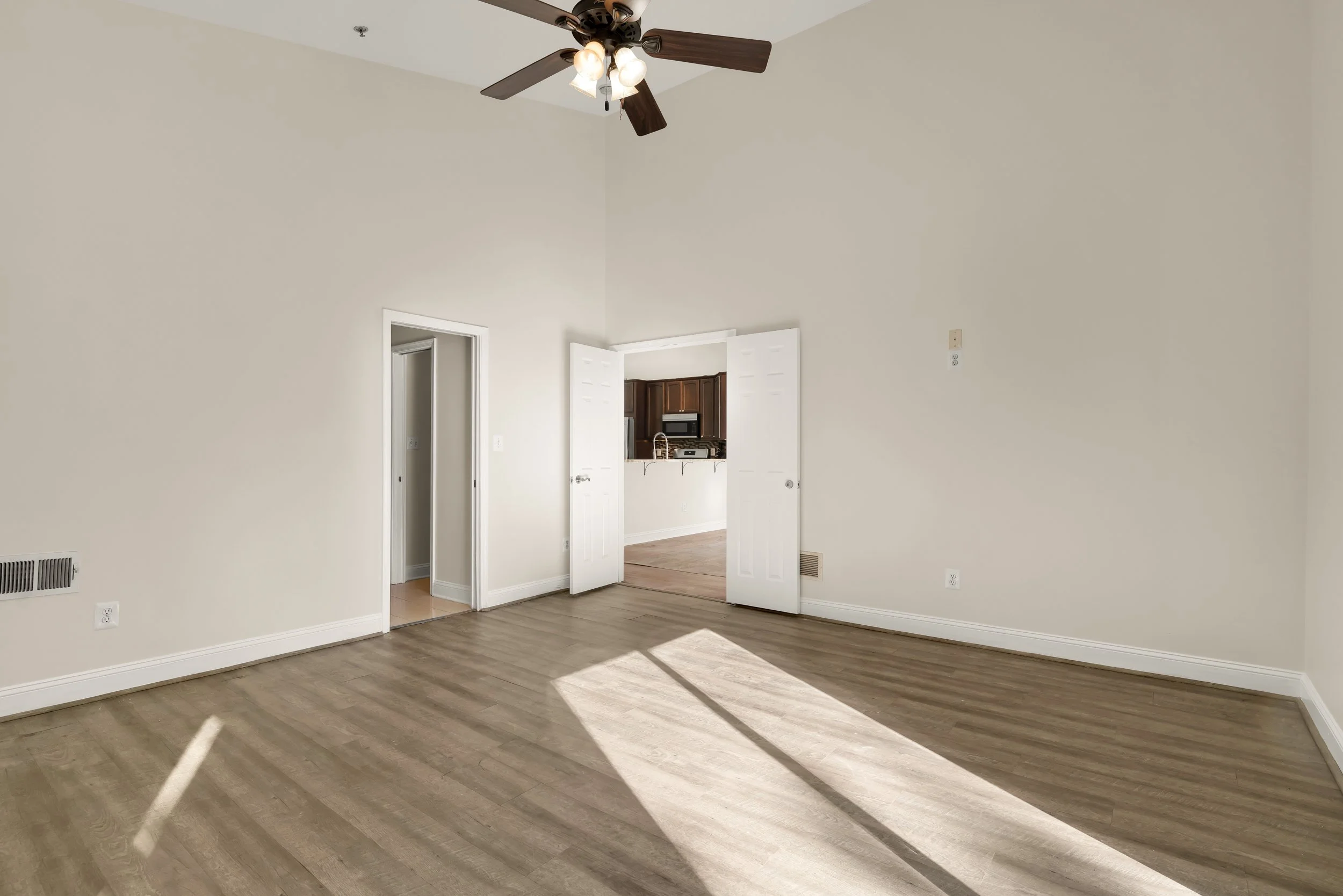 1207 Thompson Ave-0024.jpg