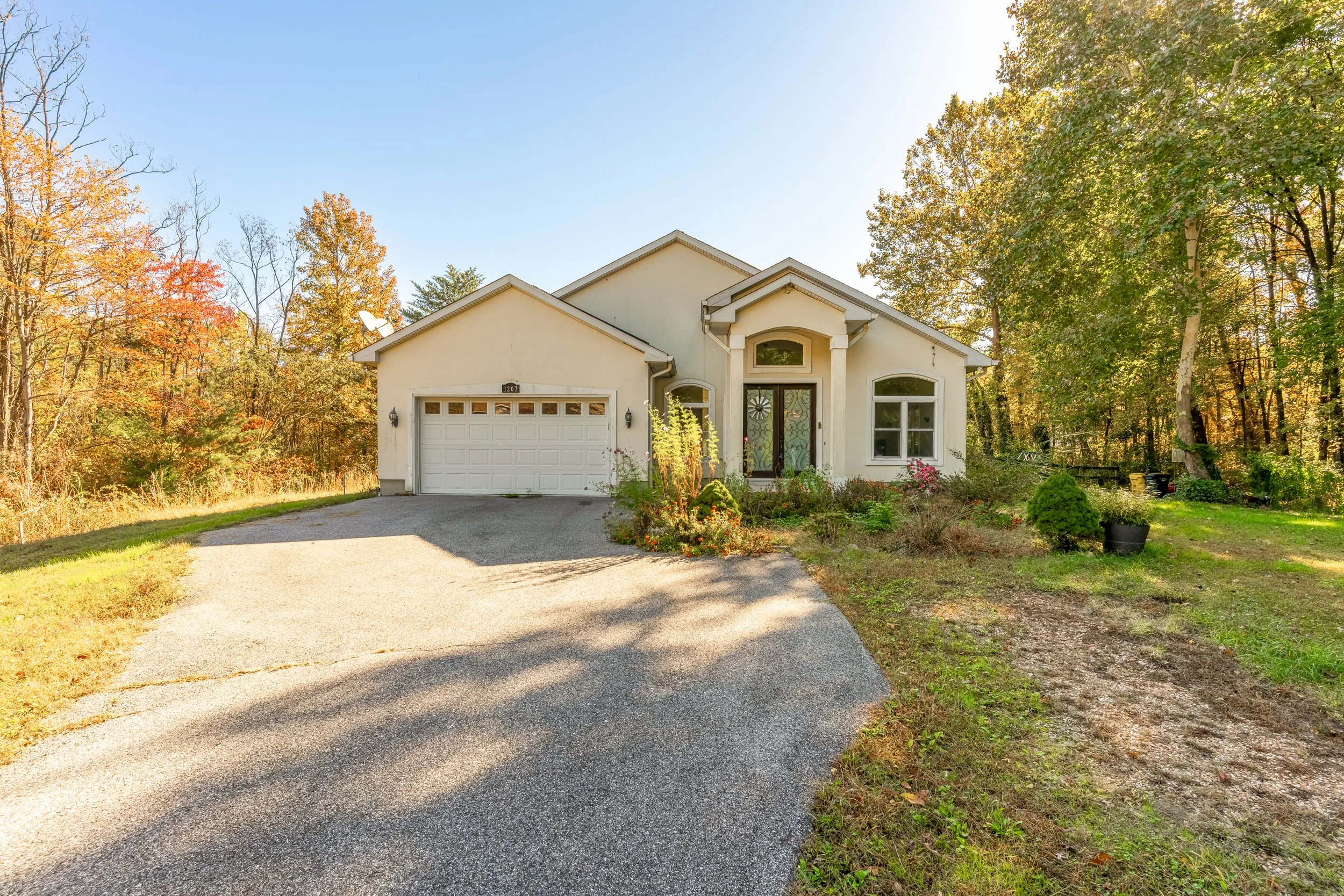 1207 Thompson Ave-0001.jpg