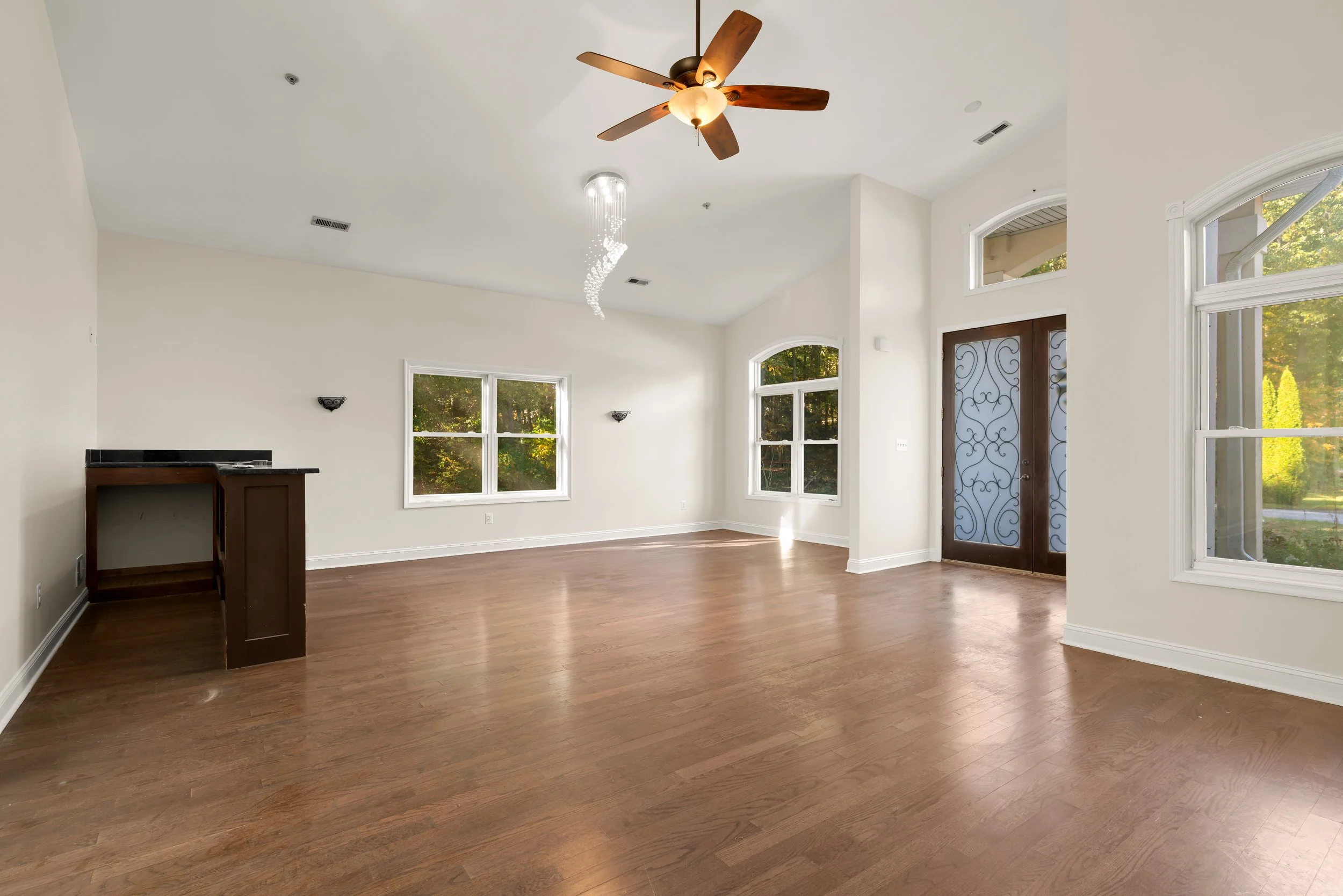 1207 Thompson Ave-0010.jpg