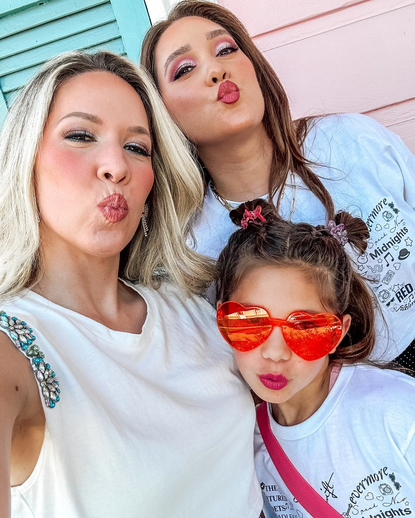 October Memories 🥹💘✨👻🎃

Lots of fun this month! Enjoying all the baby loving on my sweet nephews, trick or treating, last minute Taylor Swift concert, did lots of makeup! Will be posting to my makeup page @laceysmithmua 

October was fun. Ready f