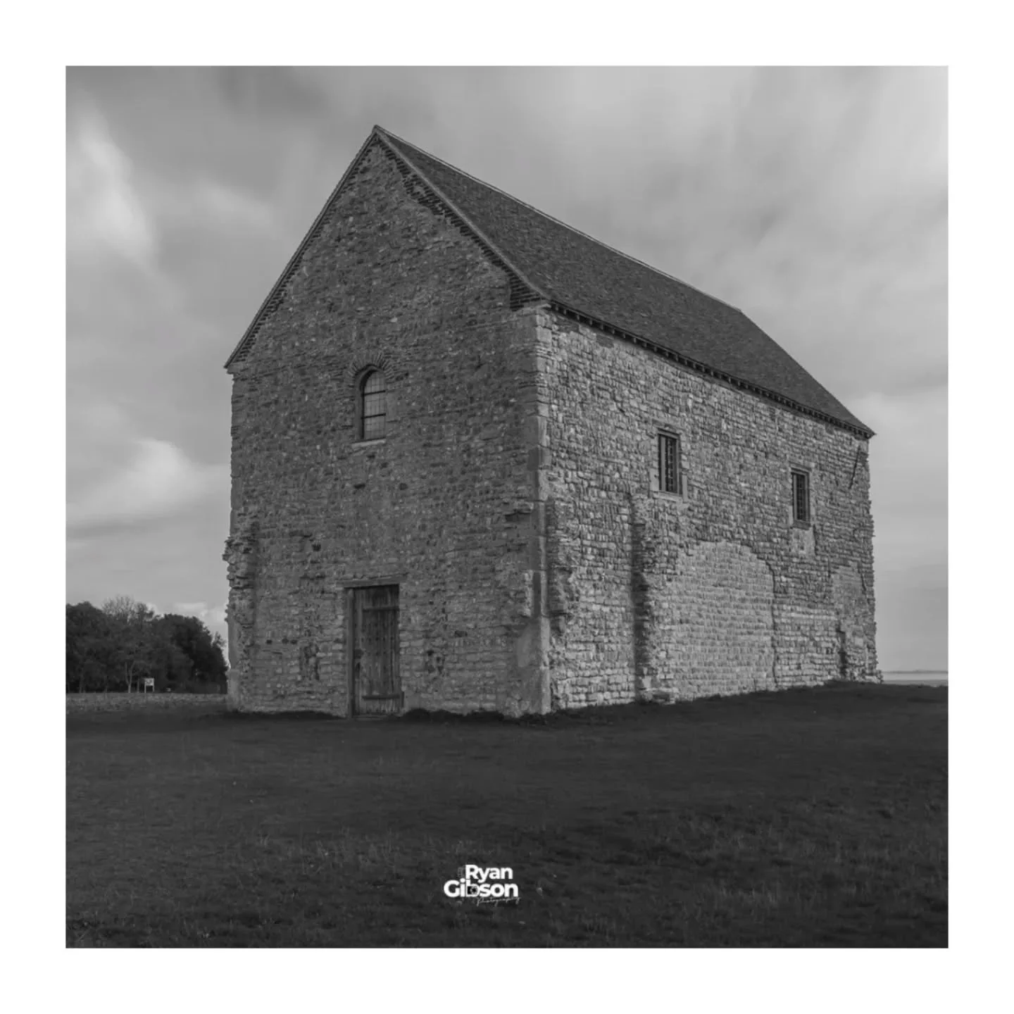 Bradwell on sea! 

The Chapel of St Peter on the wall. What a fantastic piece of history! 

I think the black and white image makes it look more historical. Thoughts?

#chapel #bradwellonsea #essexhistory #coastline