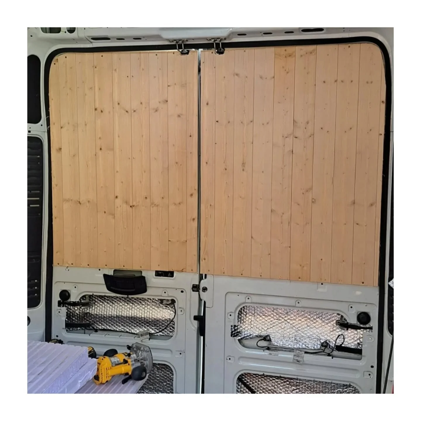 VAN UPDATES!

It's been a while but the van is progressing nicely just been a bit slow with the updates! 

Rear doors and ceiling have had cladding installed and looking good 👍 👌 

#vannbuild #peugeot #vanlife #vanconversionuk #dıy