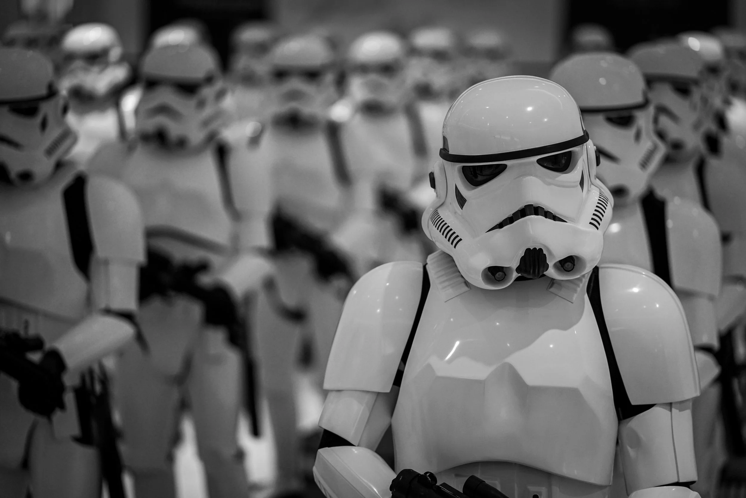 “La Guerra de los Clones” (del Imperio Galáctico Empresarial) 🛰️