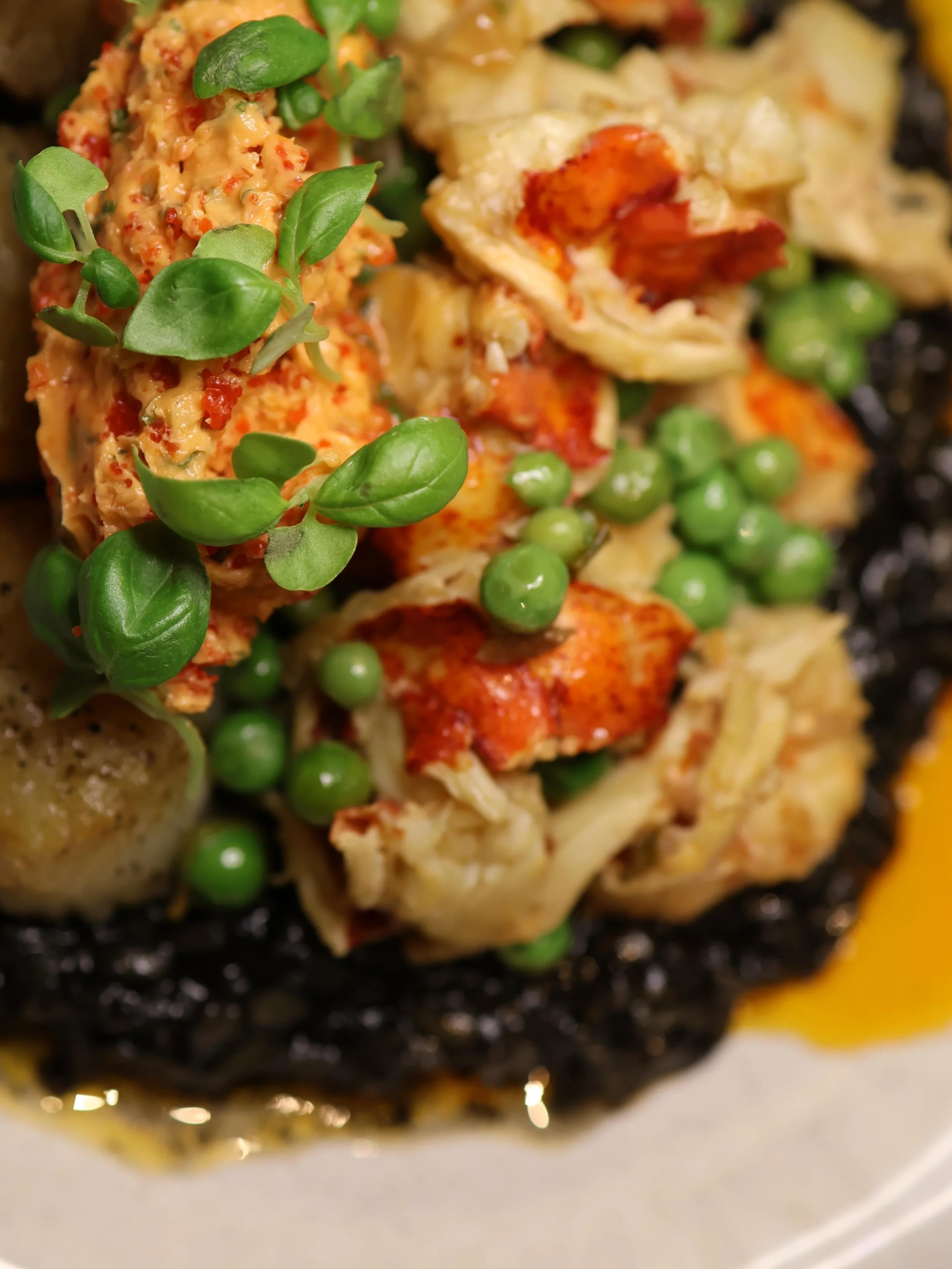 Tonight ✨ from the creative mind of @momoneymobiscuits 

Lobster and scallops over squid ink risotto 🦞 whole butter poached lobster,  scallops, Aleppo garlic and scallion butter