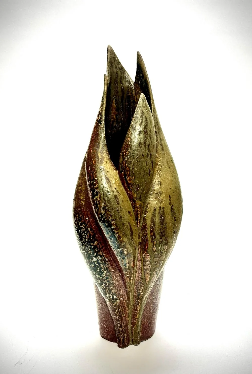 Hanna Traynham
Wild Clay Vessel