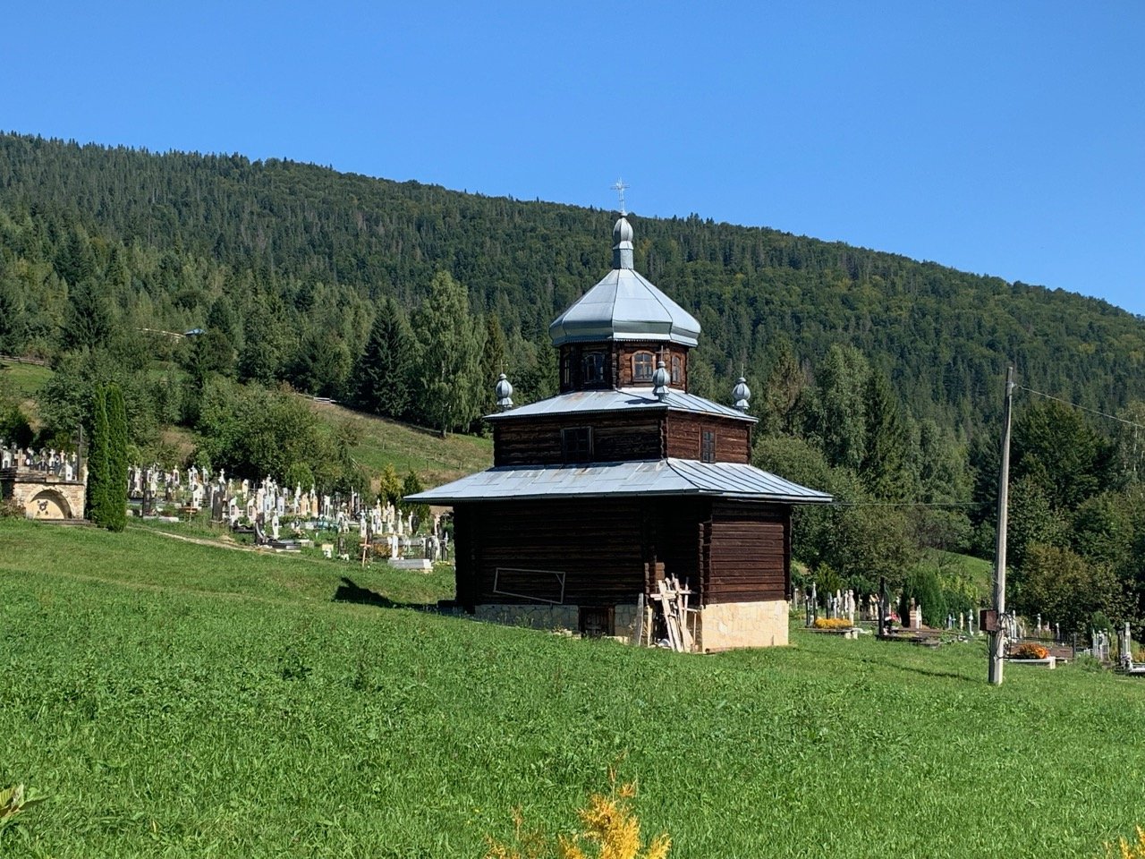 Wooden churches and chapels are an interesting cultural feature and example of folk architecture in the Carpathians. Some of the larger ones have been inscribed as UNESCO World Heritage Sites.
