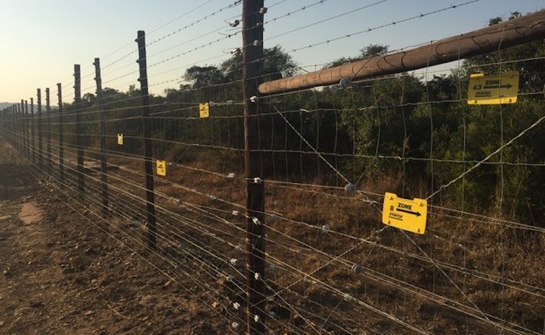  The fence around&nbsp;Hluhluwe-iMfolozi Park 