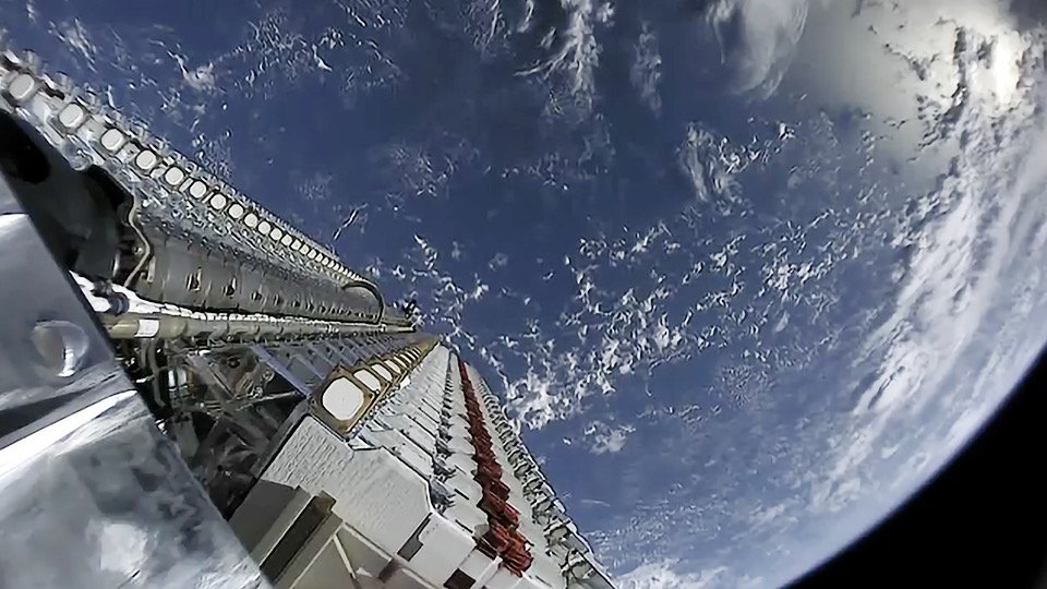  A batch of 60 Starlink test satellites stacked atop a Falcon 9 rocket, close to being put in orbit 