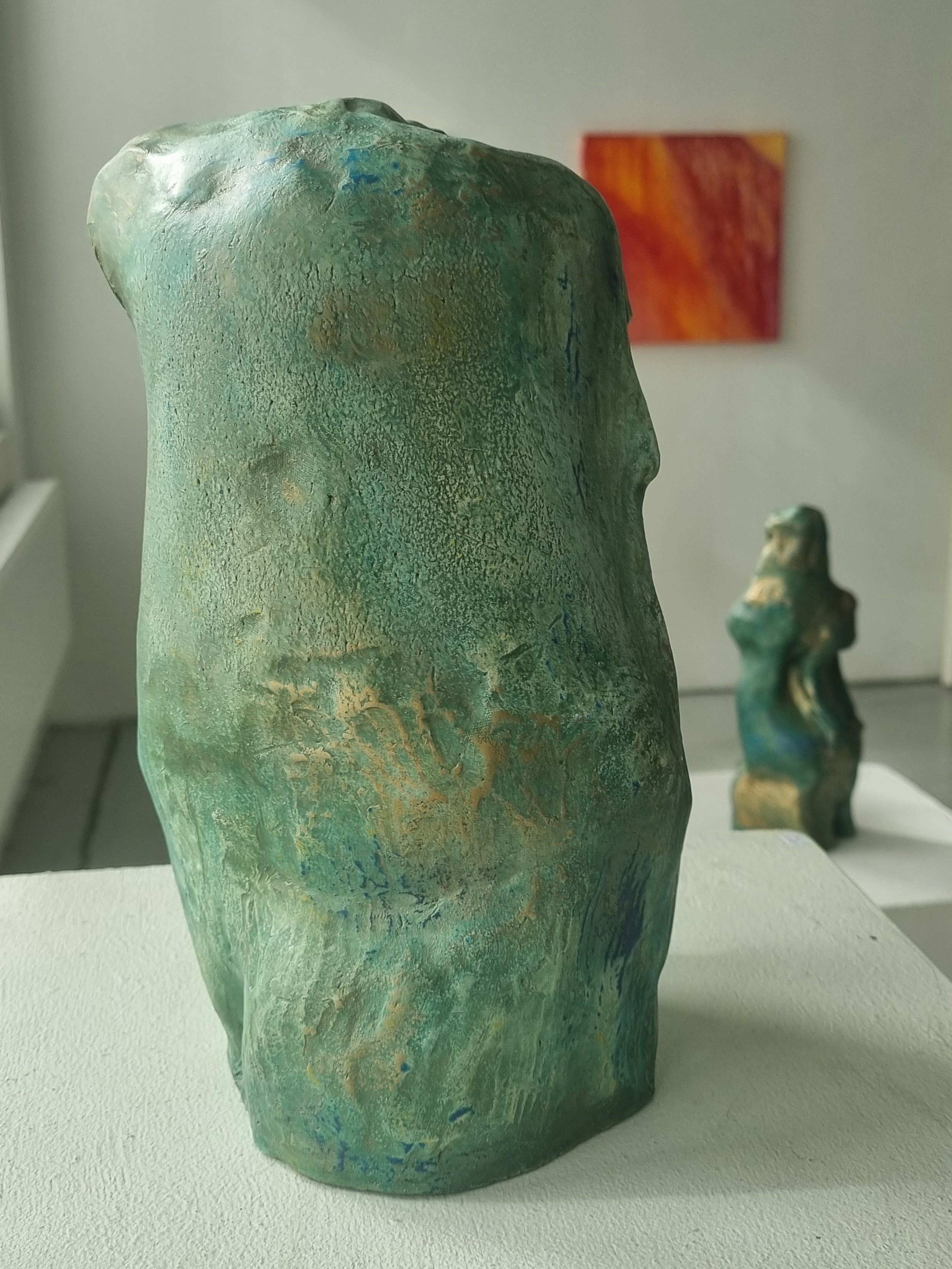 Shawoman / Popparouva IV, 2024. Ceramic sculpture, acrylic, wax. Size: 26 x 18 cm