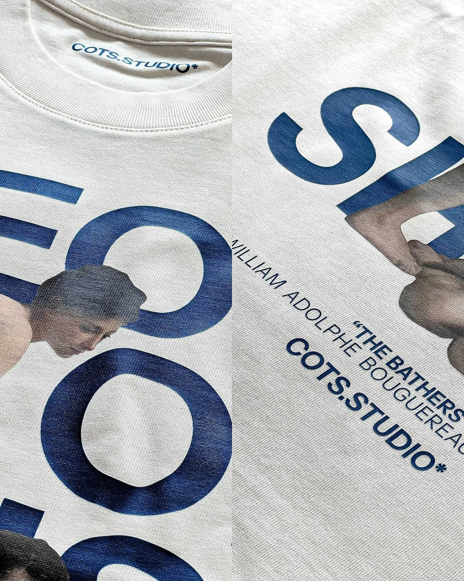 Dettaglio della grafica frontale della BATHERS TEE con The Bathers di Bouguereau e lettering blu CEO OF THIS SHIT