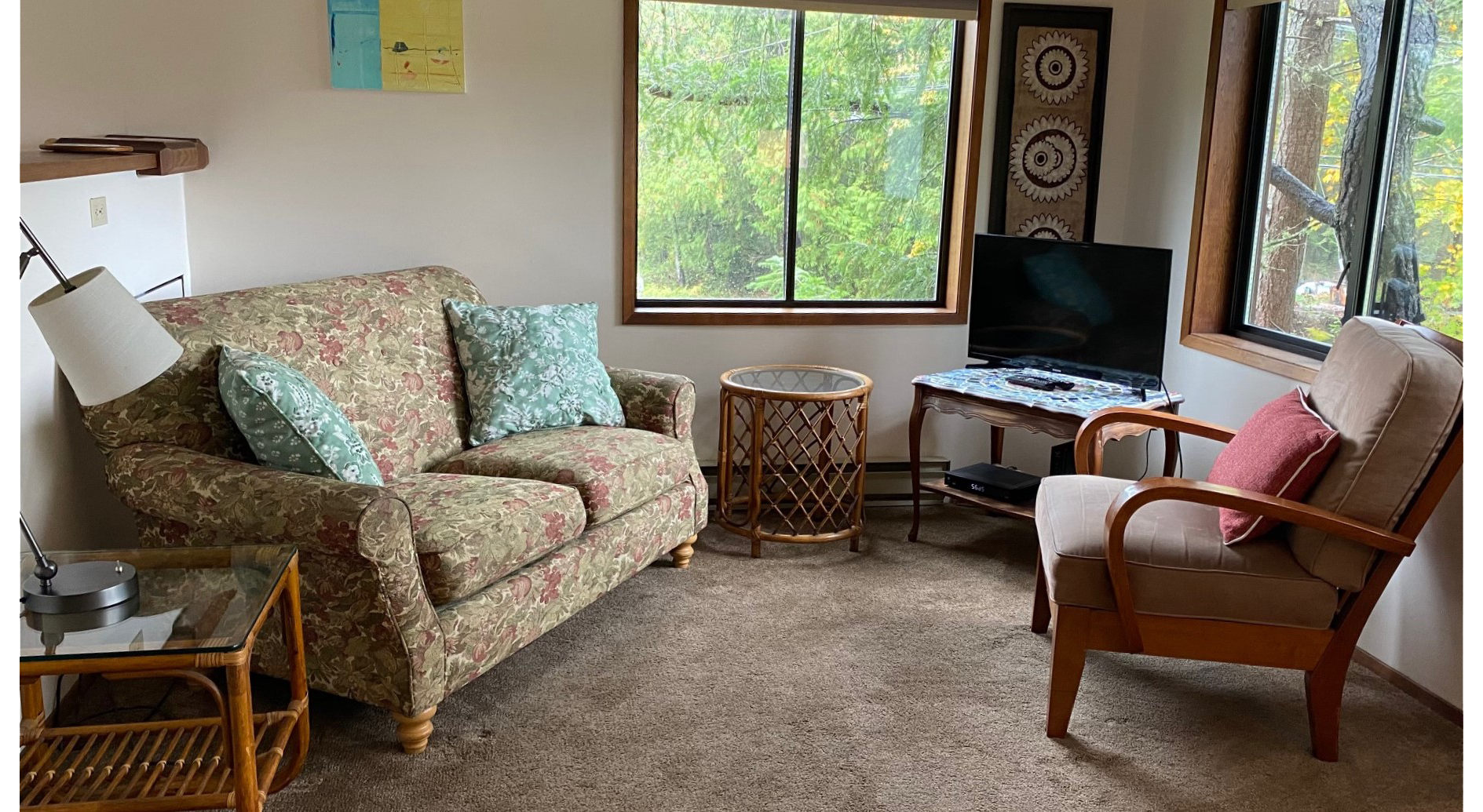 9_livingArea_slide.png