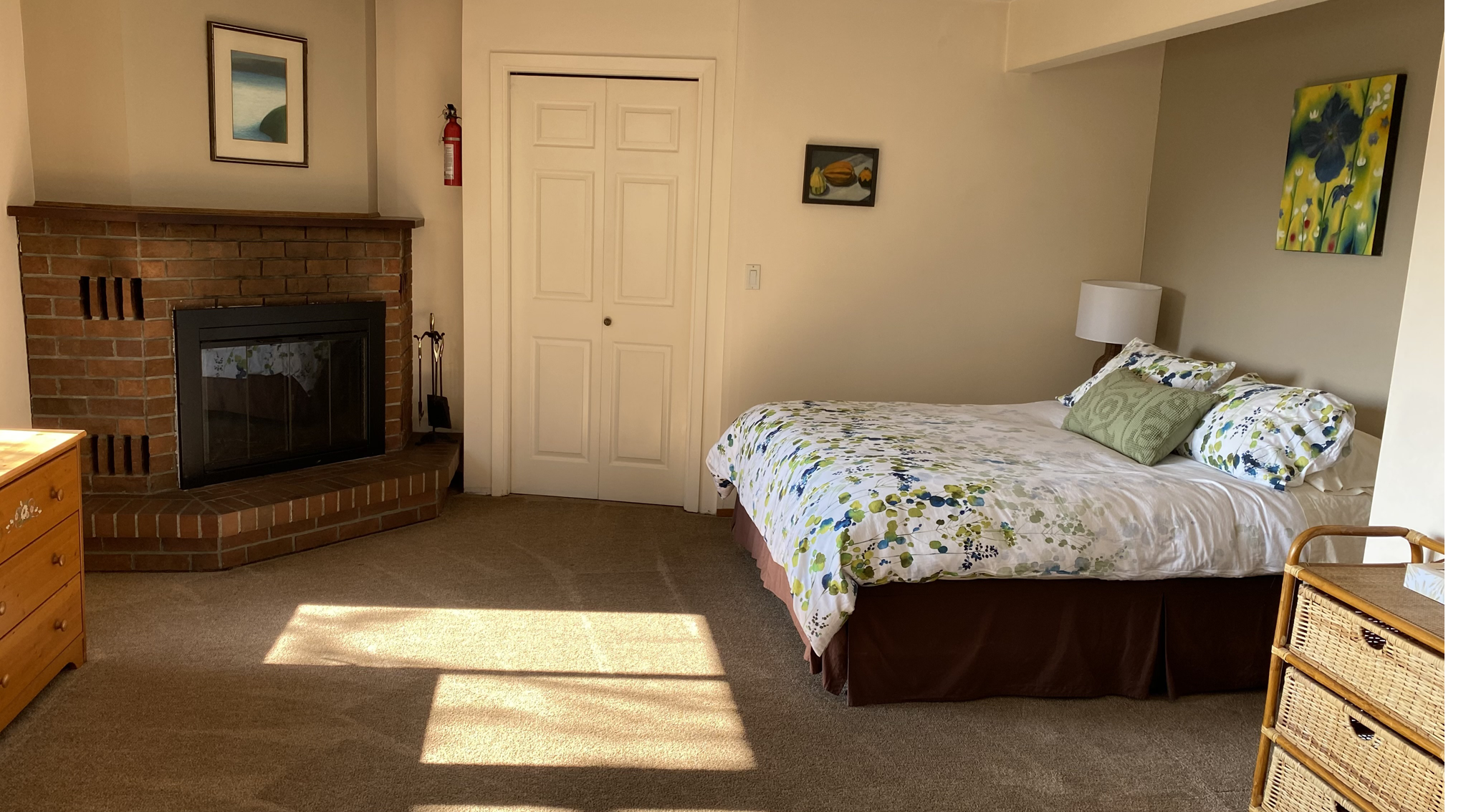The Pacific Suite - Bed area and fireplace