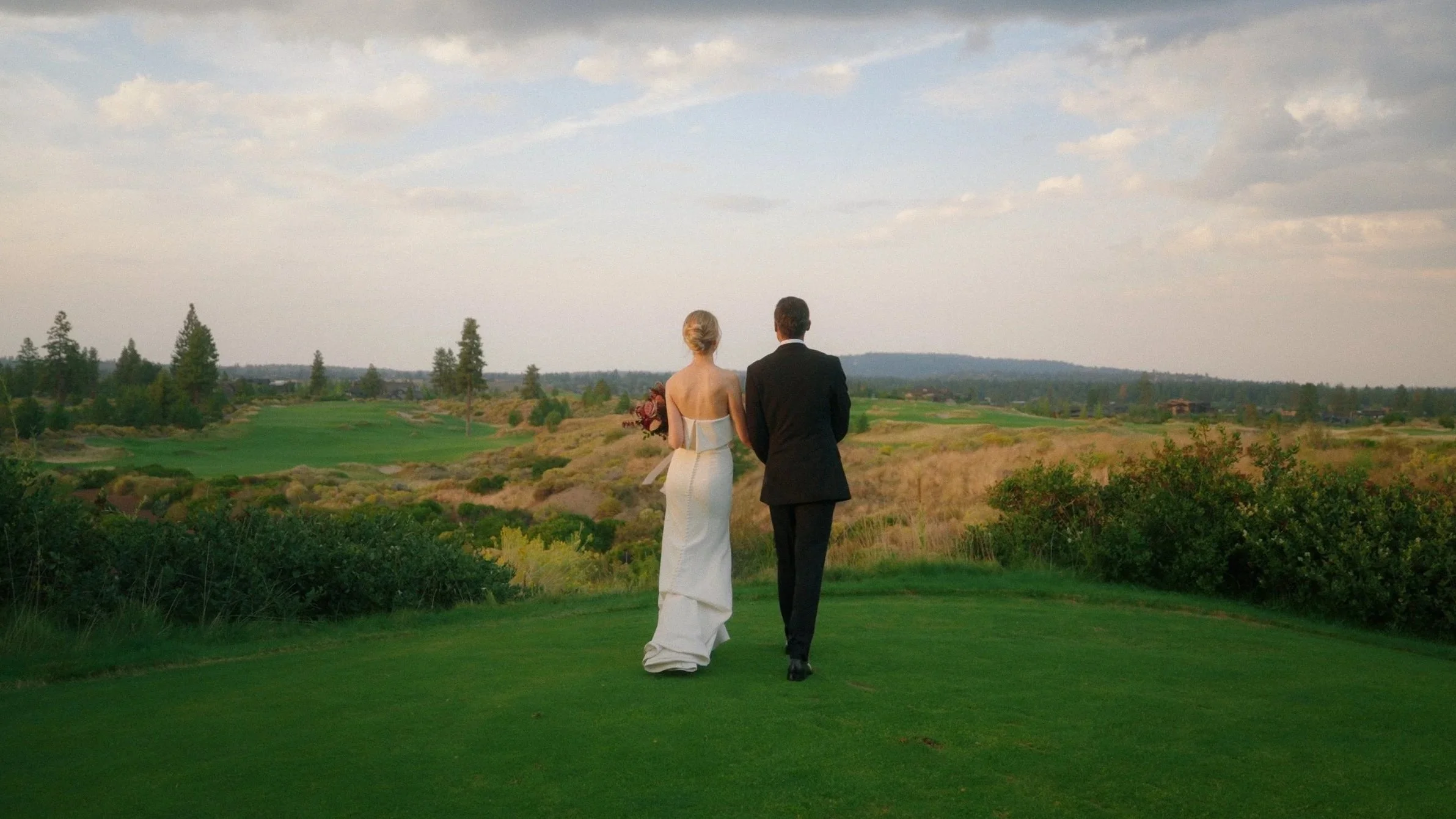 blakc butte ranch wedding couple