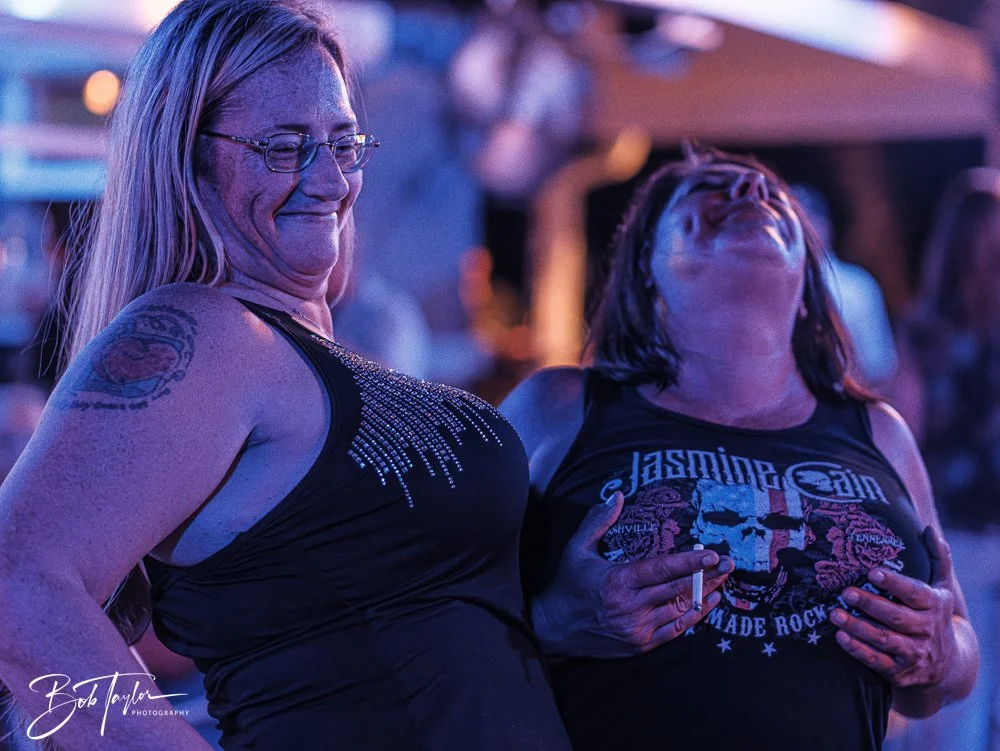 20251014-20251014-Crowd at The Dive -10.jpg