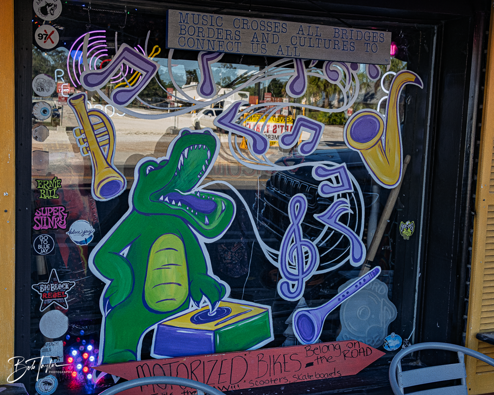 20260115-Mardi Gras Windows -94.png
