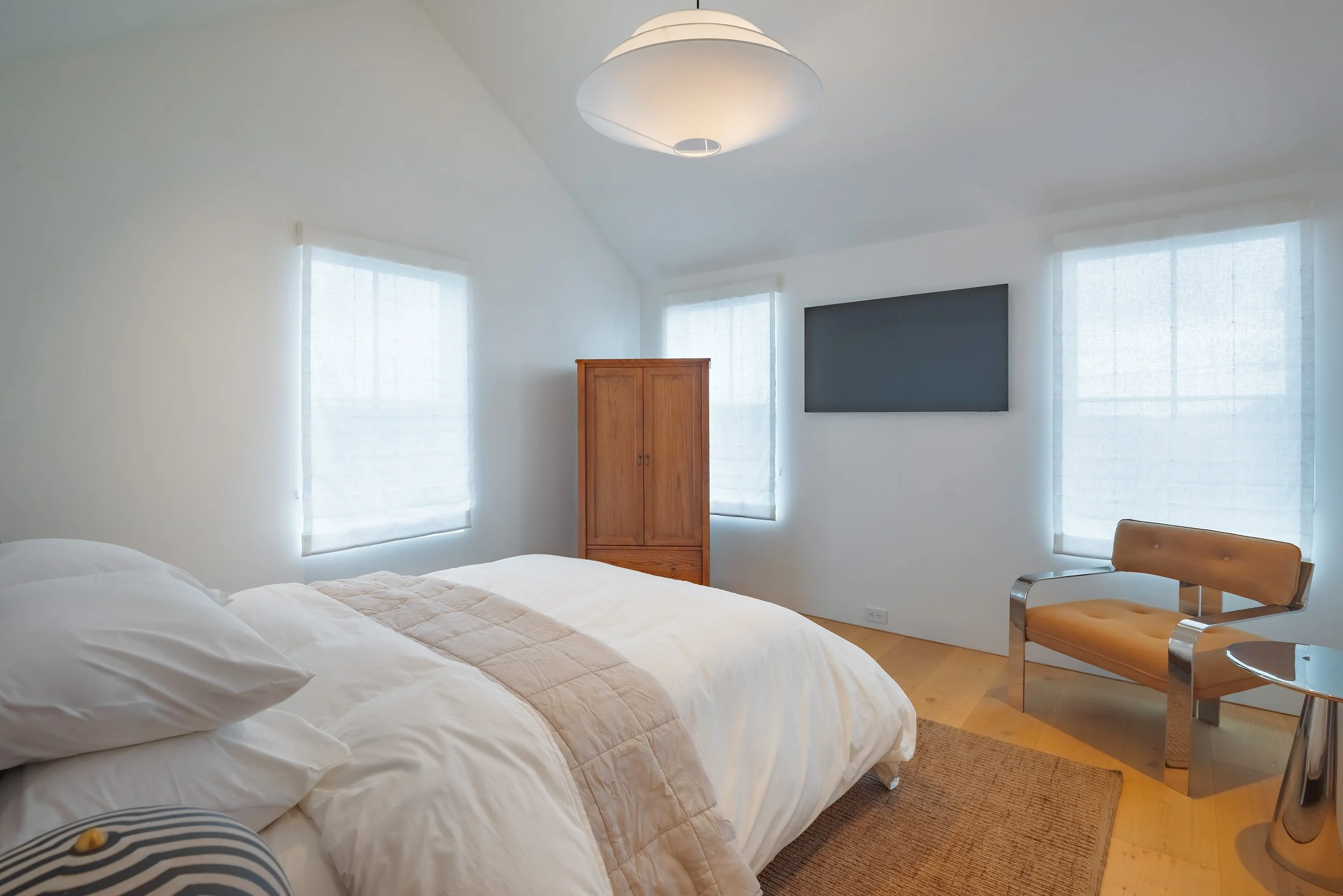 13-north-fork-gut-renovation-guest-bedroom-vaulted-ceiling.jpg