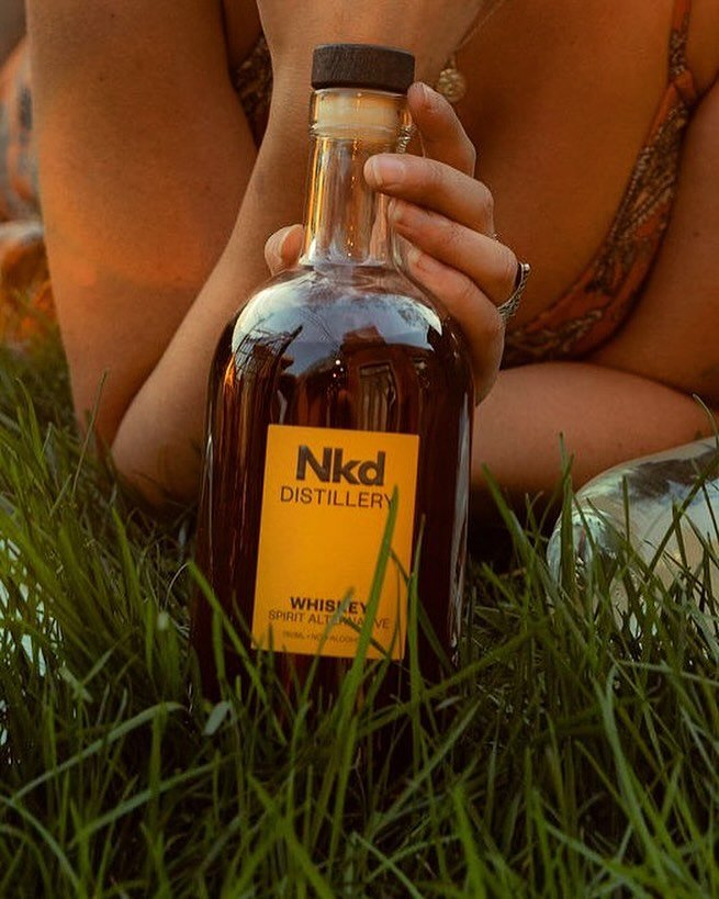 Splendor in the grass 

...
...
#whiskey #whiskeyalternative #sober #sobercurious #sobermovement #nonalcoholic #mocktails #zeroproof #nonalcoholicspirits #boozefree #healthylifestyle #drinkup #whiskeylover #soberlife #cheers #mocktails #nobooze #drin