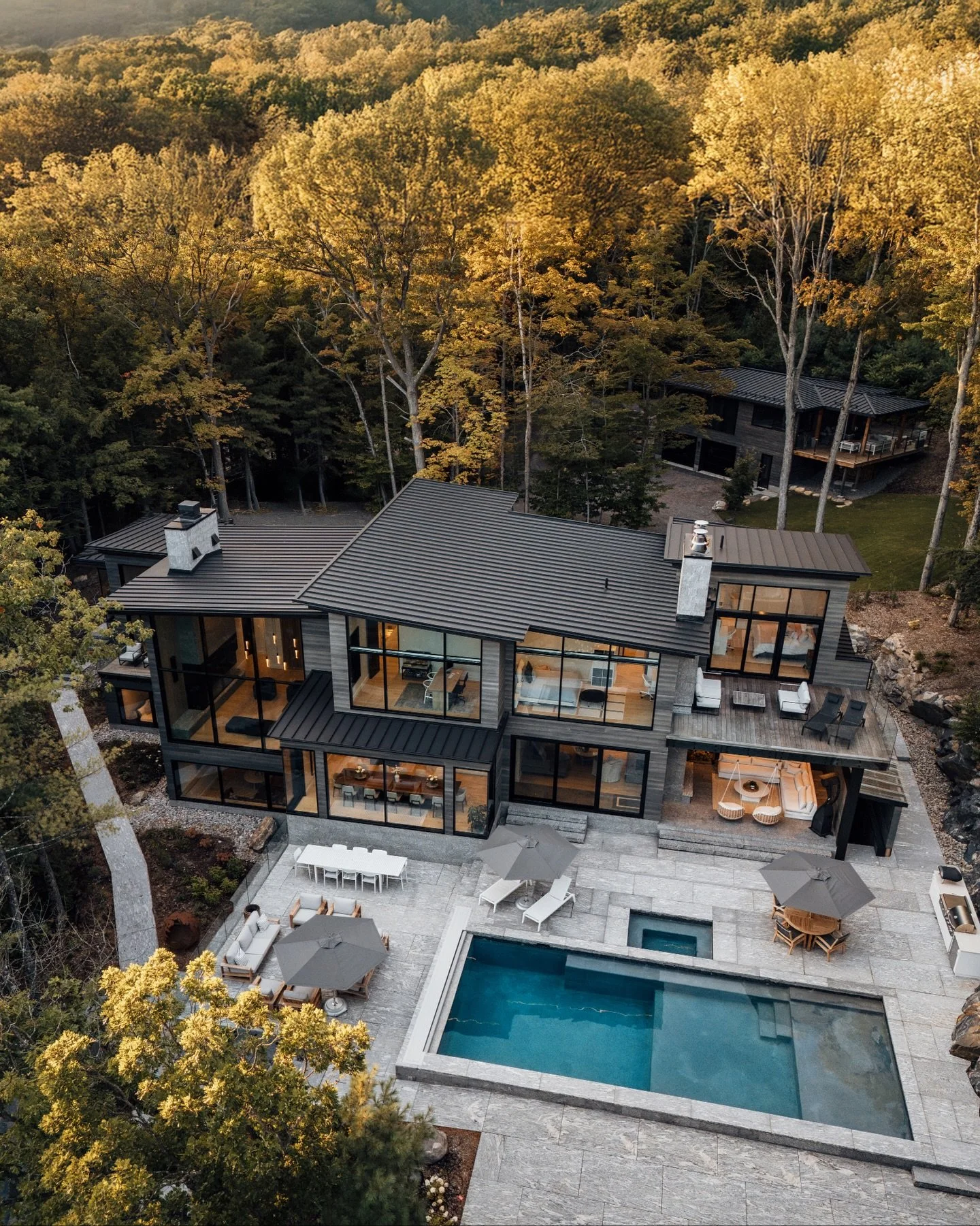 Venture into “Darkwood” — where every extraordinary detail was crafted with the quality ingrained in our legacy.
MATERIALS 
• Soffit: 1x8 Clear Hemlock, 1/8” Gap, Smooth Face, Custom Finish
• Siding: 1x8 Clear Heat