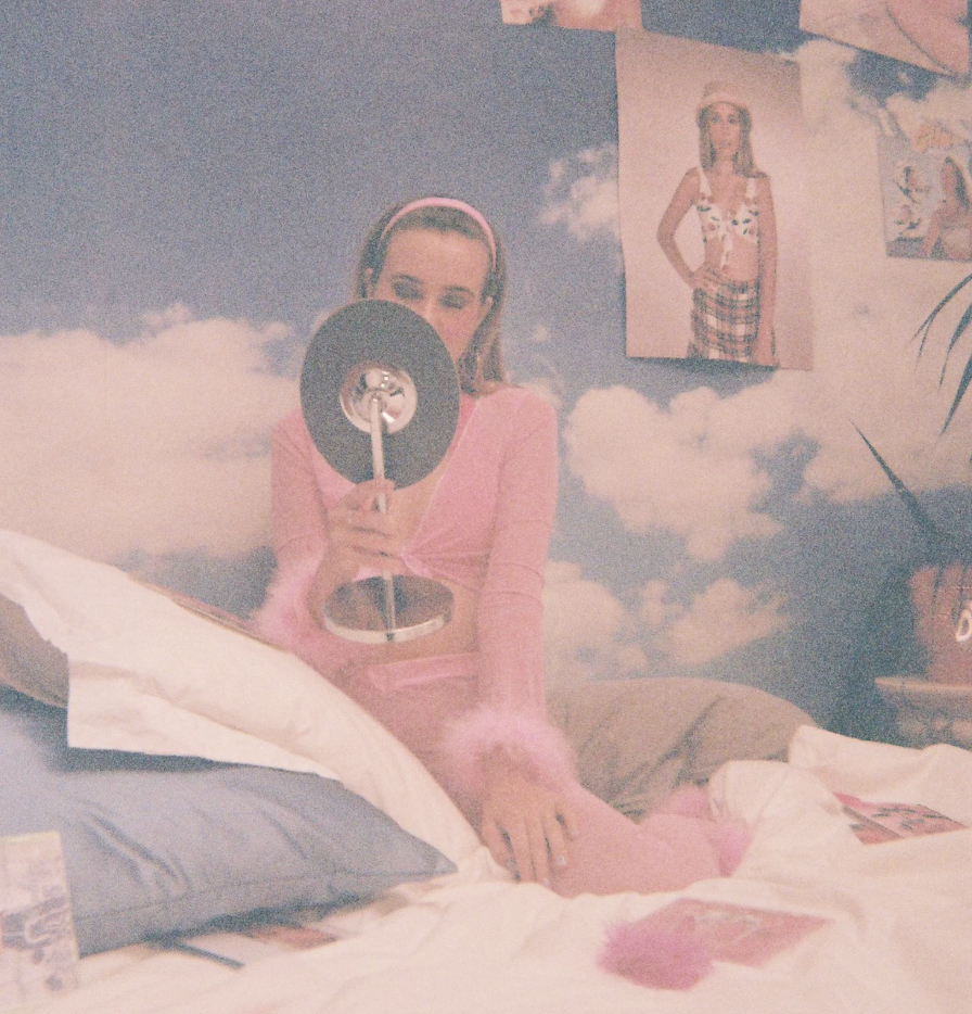 music video: CONTIGO