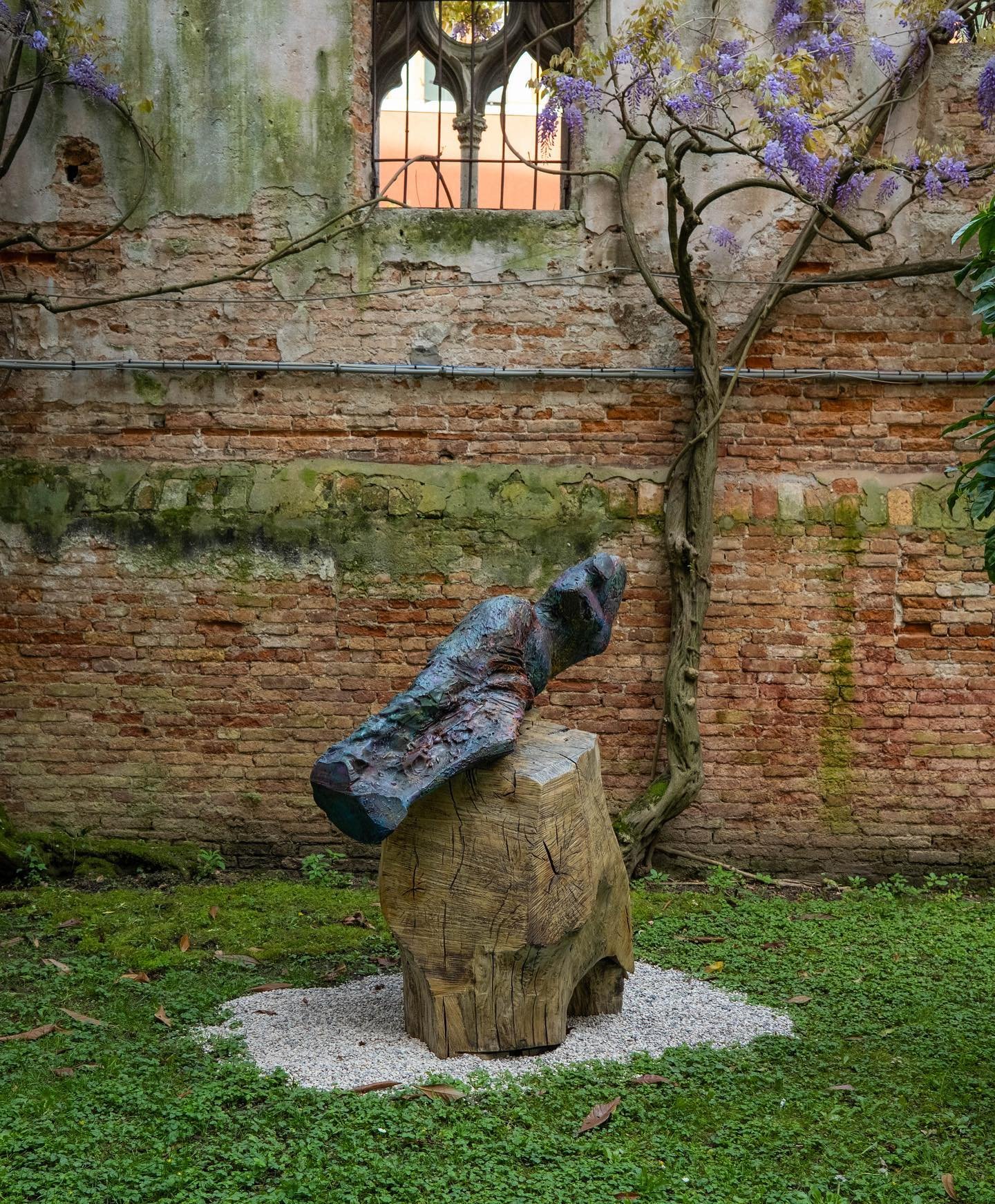 Sneak peek 🫣 at the sculpture garden in the courtyard of Palazzo Rocca. #jimdine #dogontheforge #biennalearte2024 

📷 @omd17