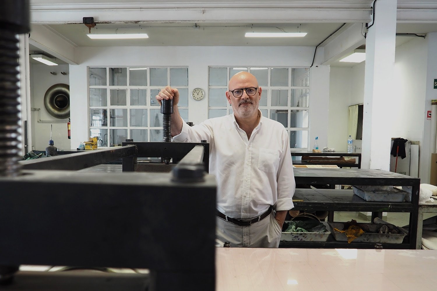 Master printmaker Dan Benveniste. Madrid, Spain.