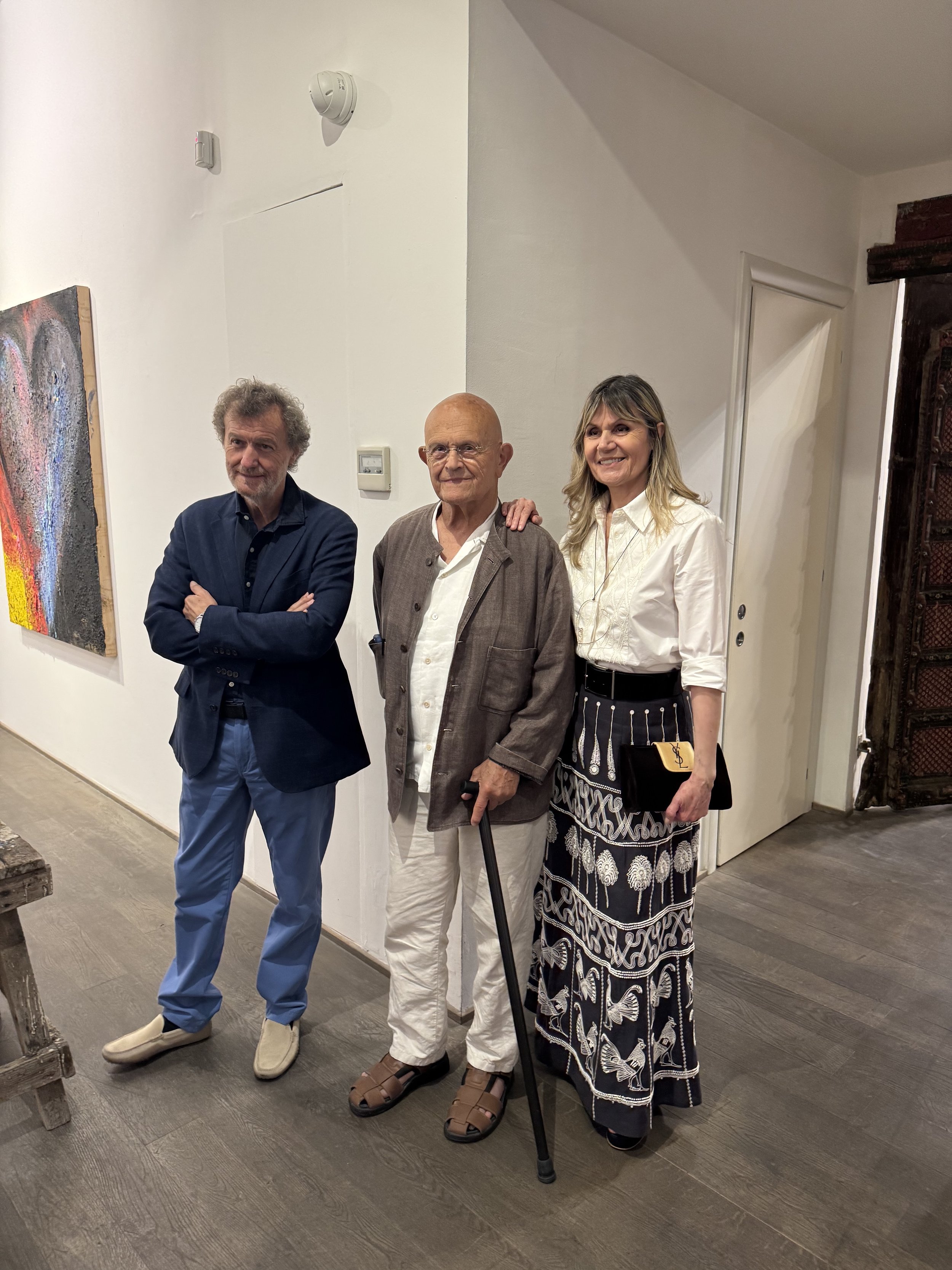 Danilo Eccher (left), Jim Dine (center), and Flora Bigai (right). Pietrasanta, Italy