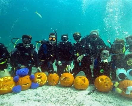 8th annual underwater pumpkin carving 