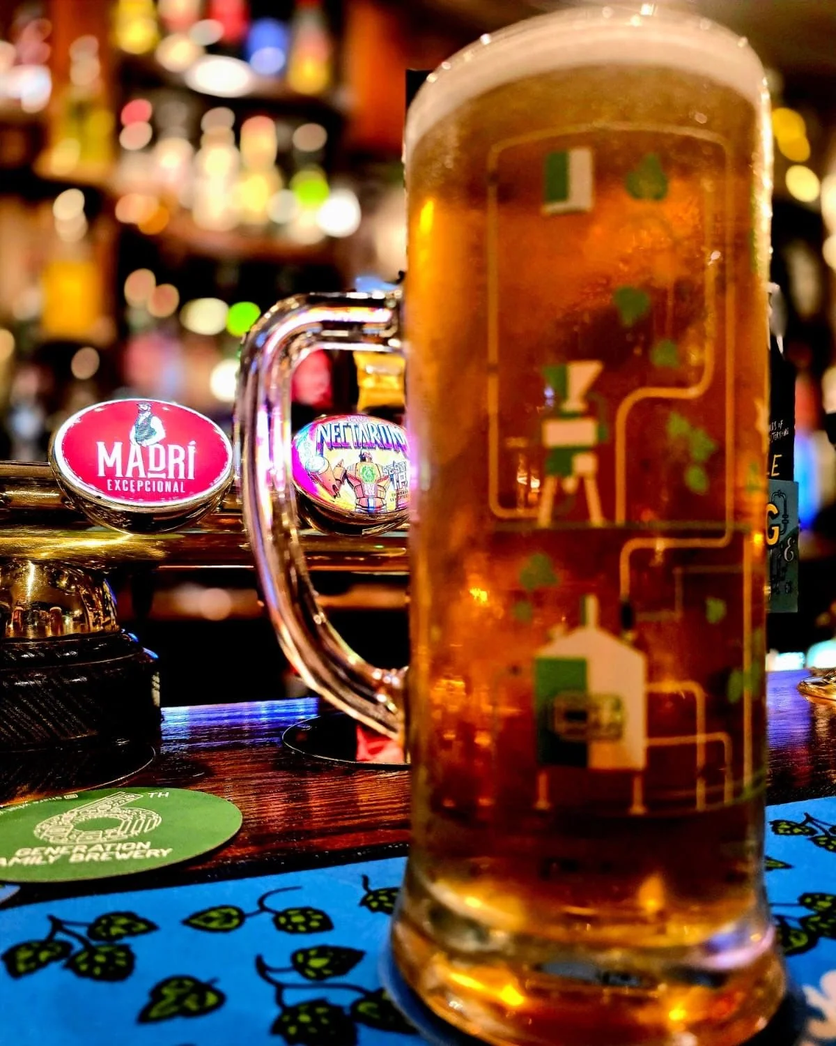 The nights are getting colder, but there’s always a warm welcome waiting at The Horseshoes Nuneaton. 
Step in out of the chill, grab yourself a pint, and settle into the friendly Friday night atmosphere of your local Nuneaton pub. 
Good drink