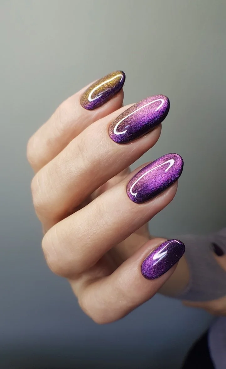 Cat eye nails with magnetic shimmer effect