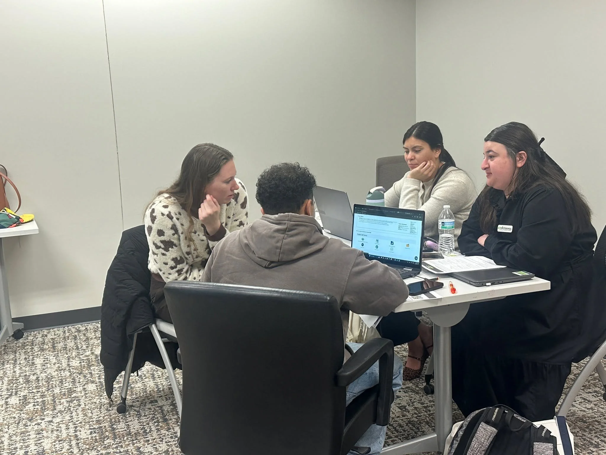 tnAchieves will support you from high school to college degree! 

Check this out! Our Knox Access Coaches hosted an event for high school early graduates to meet their Knox Promise Coaches in-person.

Knox Access works with students in Knox County hi