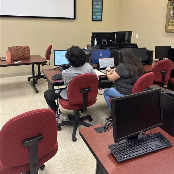 Students! You have until April 1st to complete and submit the 2026-2027 FAFSA and remain eligible for TN Promise!

tnAchieves is here to help! This month, our staff are joining FAFSA events all across Tennessee. Thank you to Dyersburg State Community