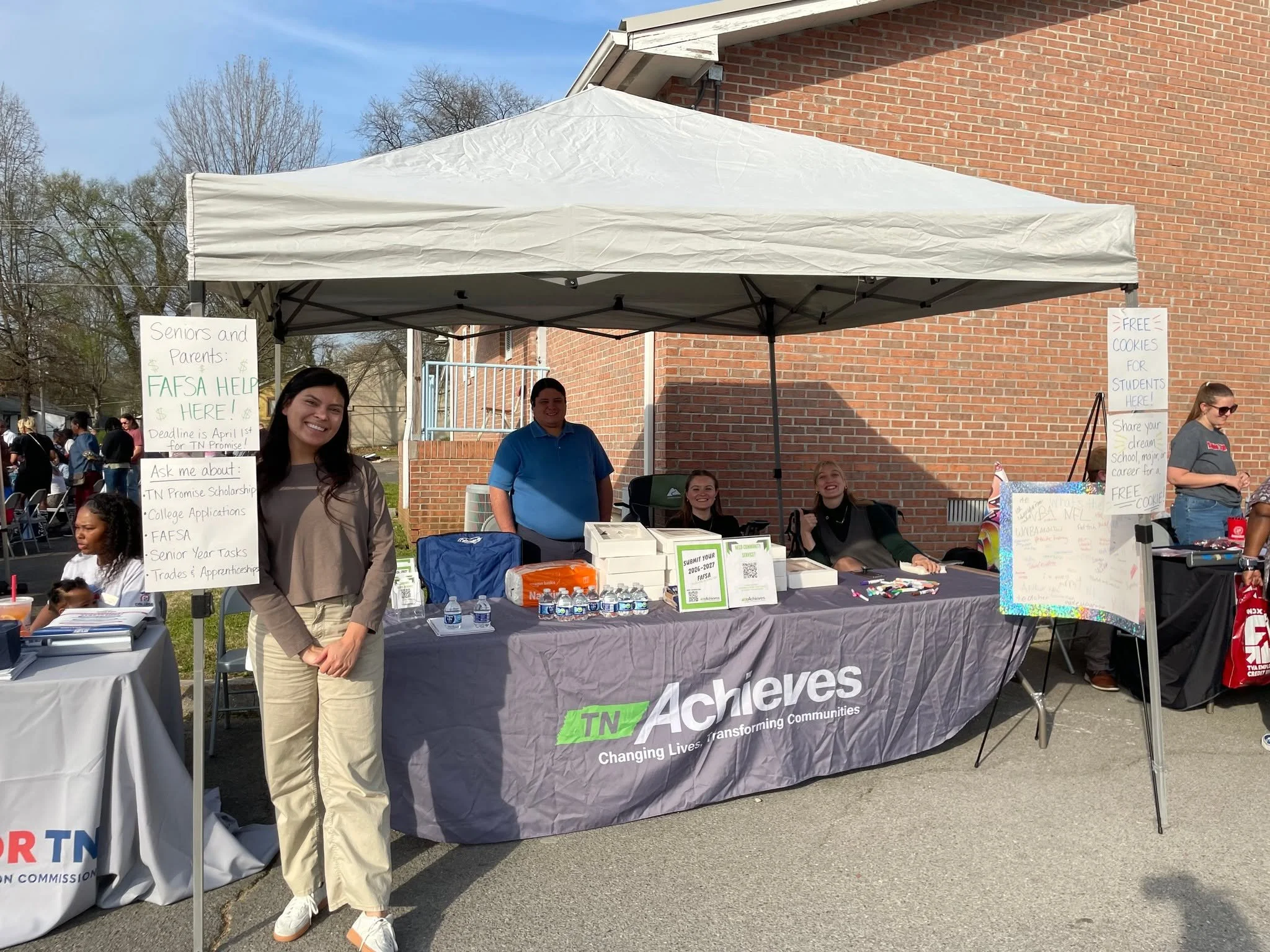 Thank you to Austin-East High School in Knox County for allowing our Knox Access team to join their block party! 

Seniors who stopped by the table checked in on where they were at with filing their FAFSA. (Don't forget it's due April 1!)
Students of