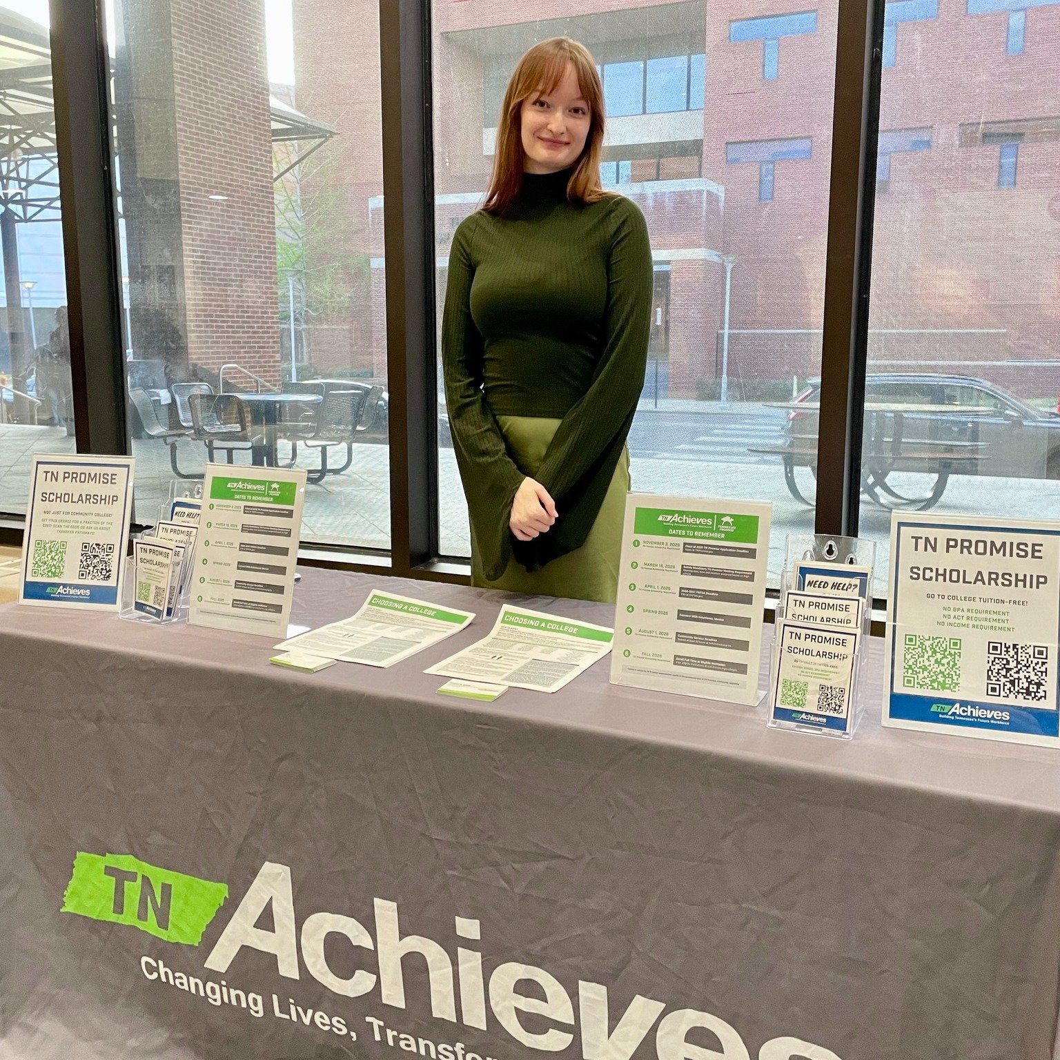 Thank you to University High School in Memphis for allowing us to attend Junior Night! 

We were able to provide information about TN Promise and college options to these soon-to-be seniors! 

The TN Promise application is now open for the Class of 2