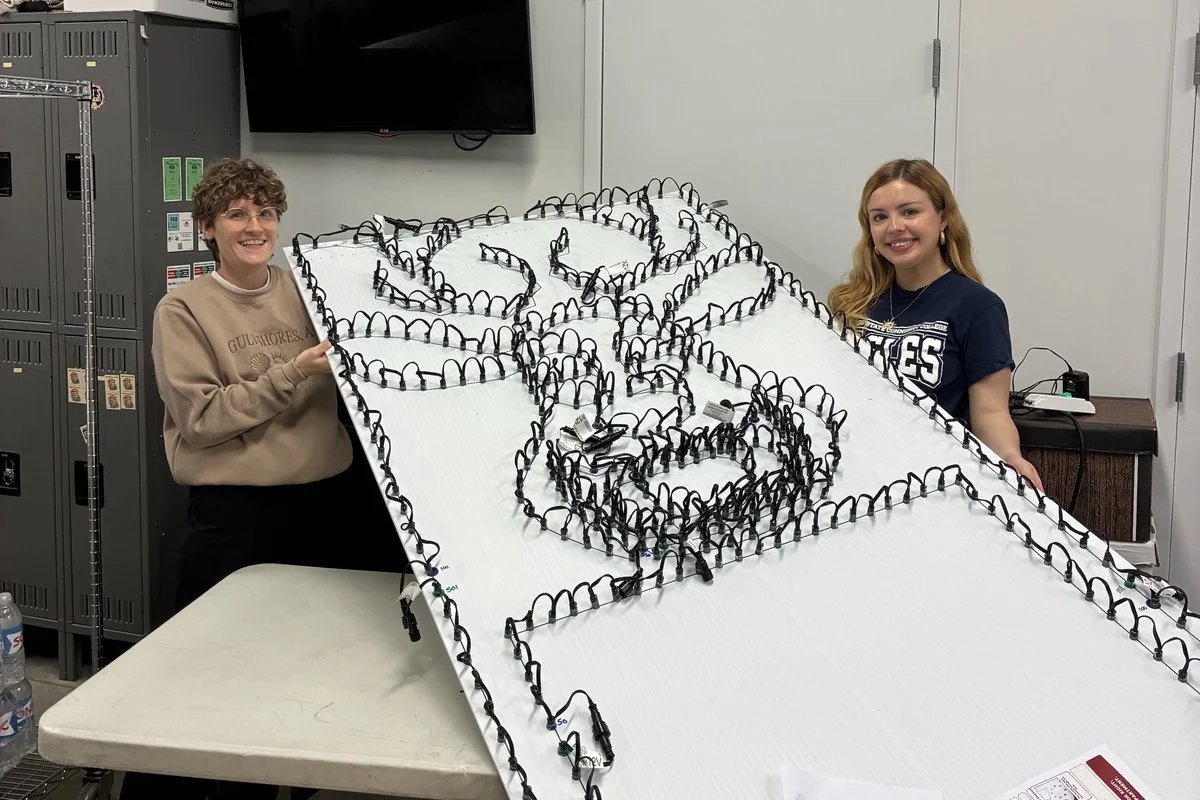  tnAchieves staff volunteer at the Discovery Center in Union City.