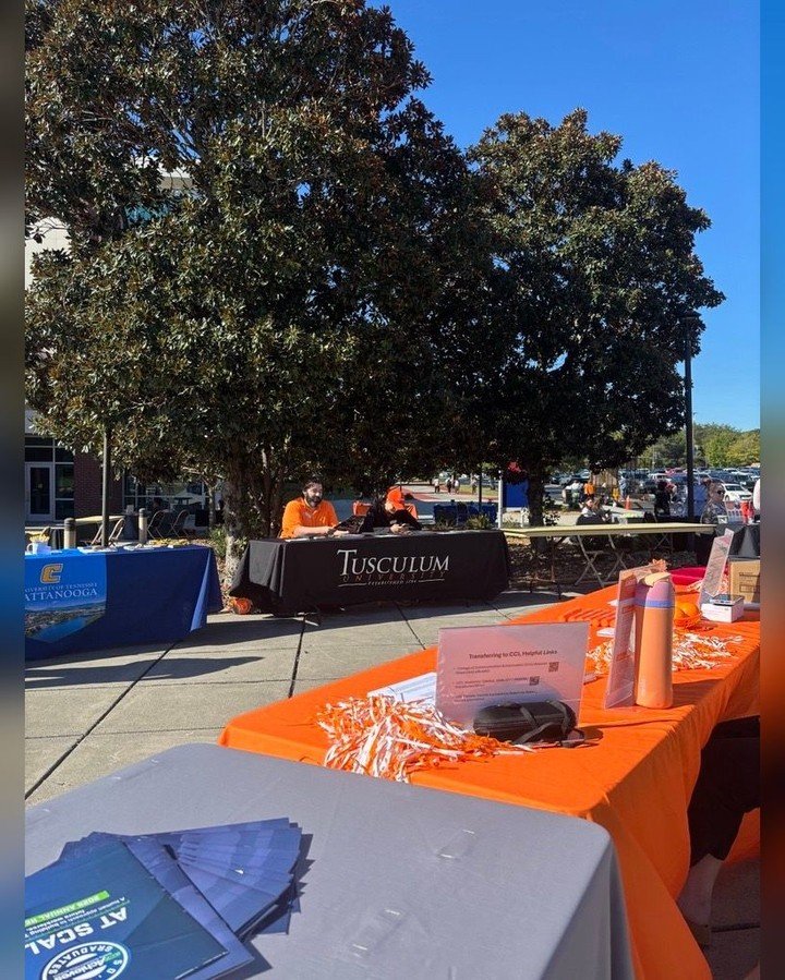 Planning a transfer starts with knowing each step.

On October 6, tnAchieves joined colleges and universities from across Tennessee at the Roane State Transfer Fair on the Oak Ridge campus. Transfer institutions shared information with students about