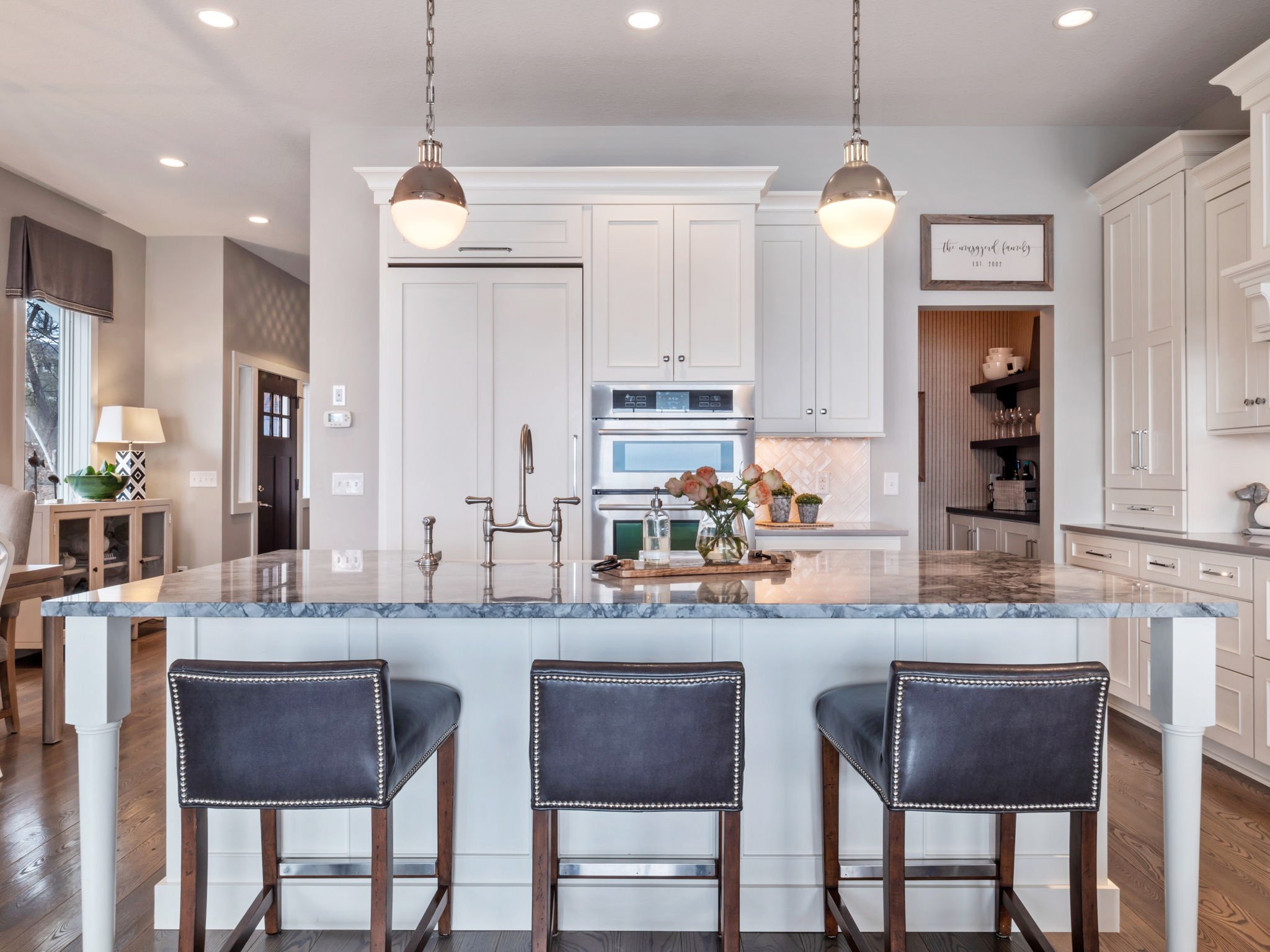 30-web-or-mls-4156 Highwood Rd-0029.jpg