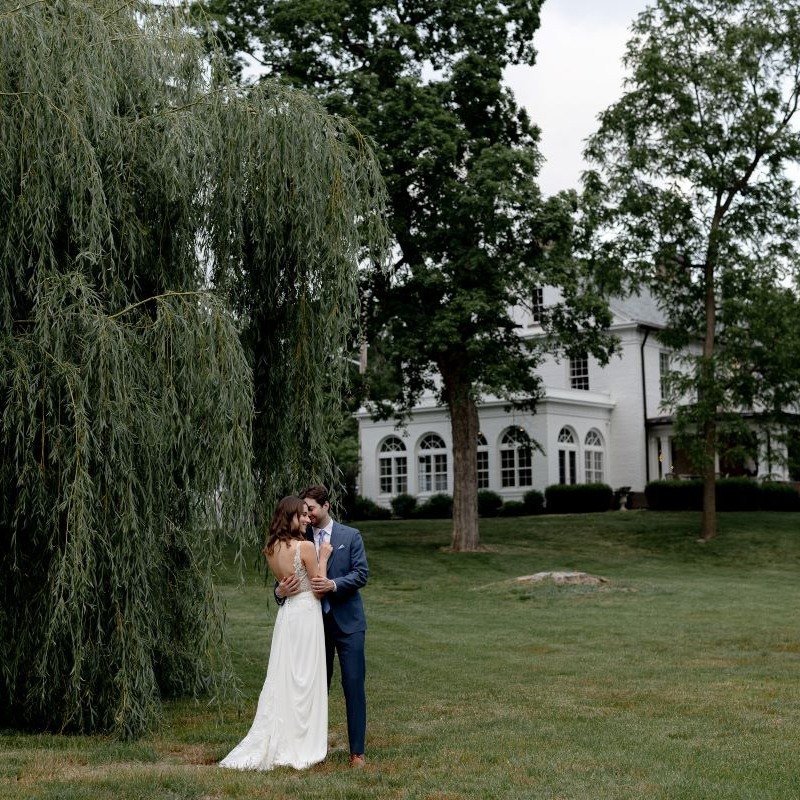 This is pure magic outside our historic inn. 💍✨ Our lush green lawn provides the perfect backdrop for this love story to unfold. 🌿 Planning your own dream wedding? Call us at (845) 294-5526 to turn your vision into reality! 💖

📷: @chloefayollas


