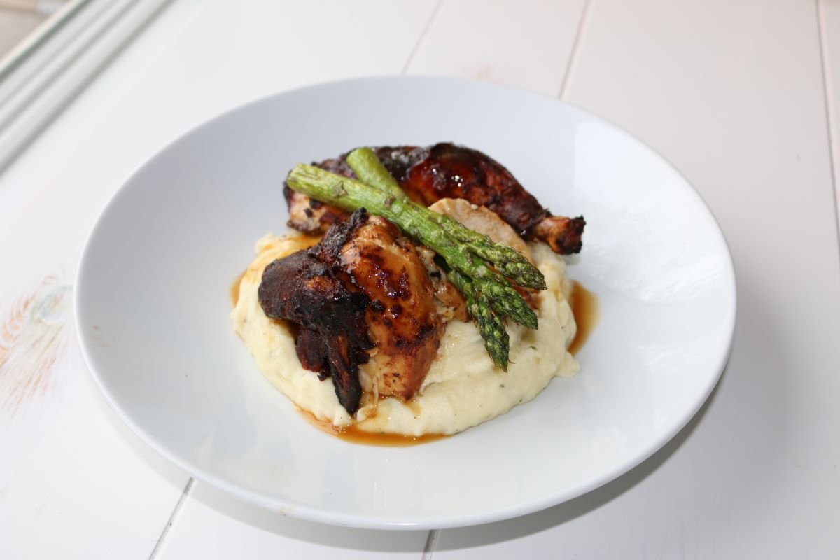 Got a hankering for some seriously tasty eats? Our 24-hour brined roasted chicken with creamy mashed potatoes and spring asparagus is calling your name! Plus, our weekend specials are always divine! 😋 Book your spot for this weekend now - snag a tab