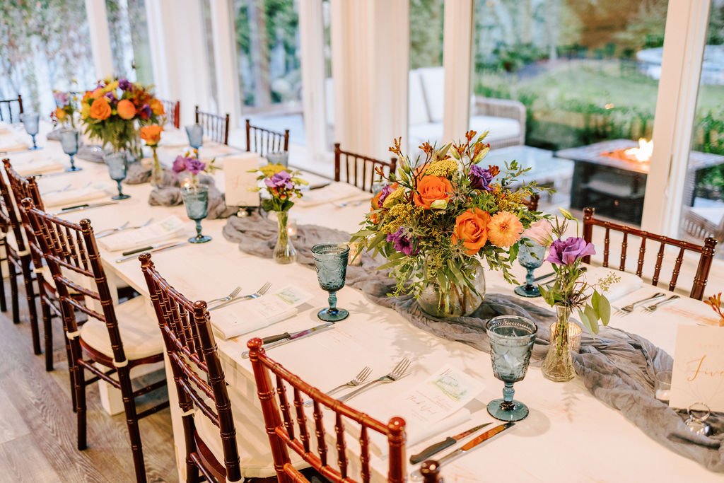 ✨ The Atrium at The Stagecoach Inn is the perfect backdrop for your event, no matter the season! 🌸 We&rsquo;re obsessed with colorful tablescapes, vibrant florals, and chic colored glasses that make every celebration unique. 💫 Make your dream event