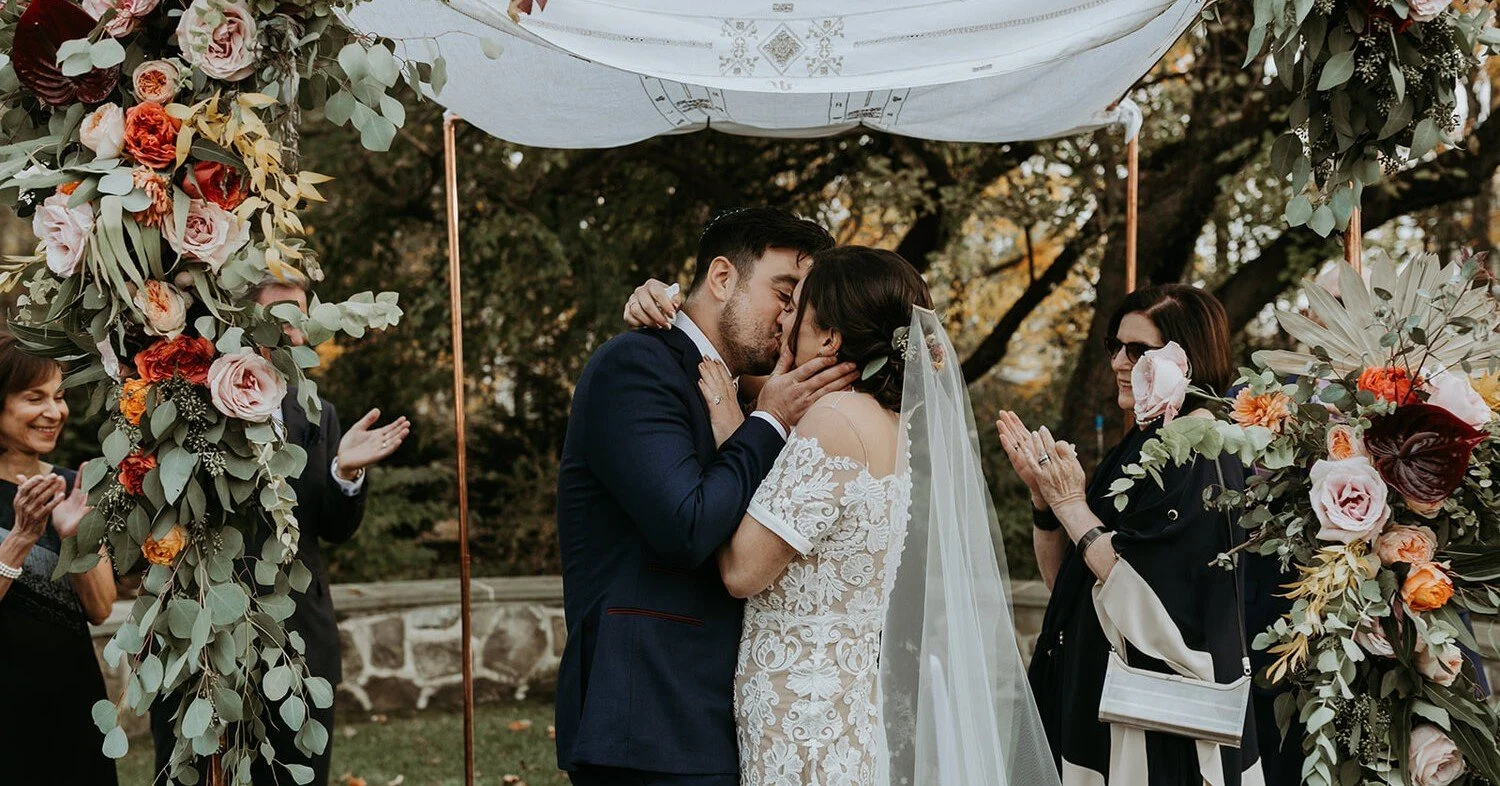Fall weddings at the Stagecoach Inn are simply unforgettable. 🍂✨ From golden leaves to stunning florals, our property is the perfect backdrop for your &ldquo;I do.&rdquo; 💕 Call (845) 294-5526 to start planning your dream day!

Photo: @alishatova
F