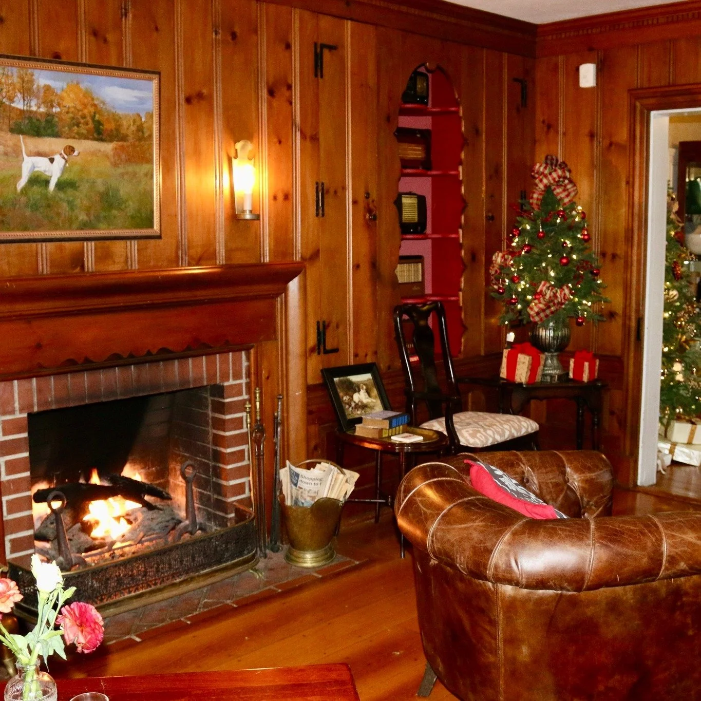 ✨ Come stay with us this weekend and soak up all the cozy holiday magic at the stagecoach inn. The fireplaces are glowing, the trees are twinkling, and every corner feels straight out of a Hallmark Christmas movie. 🎄🔥
Limited availability &mdash; e