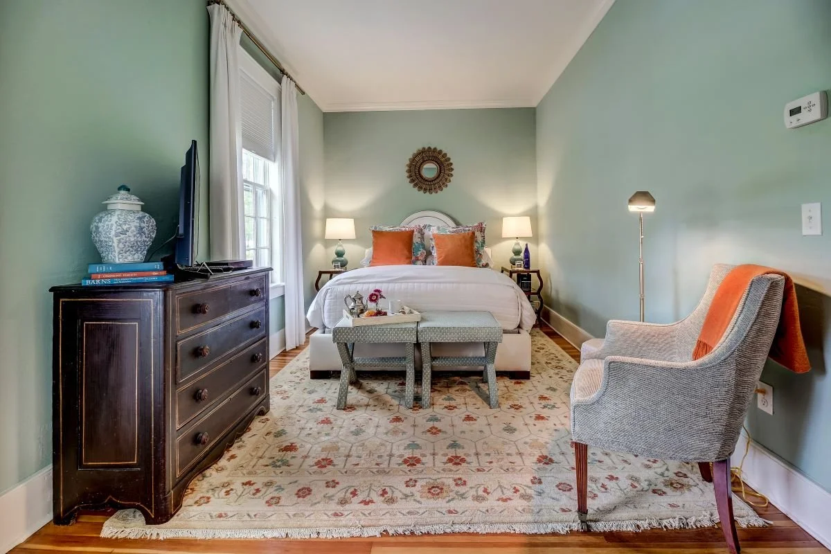 Winter is the perfect time to slip away to the STAGECOACH INN for a cozy, romantic escape&mdash;quiet mornings, glowing fireplaces, and beautifully appointed rooms made for rest and relaxation. ❄️🥂 All January &amp; February weekend stays include a 