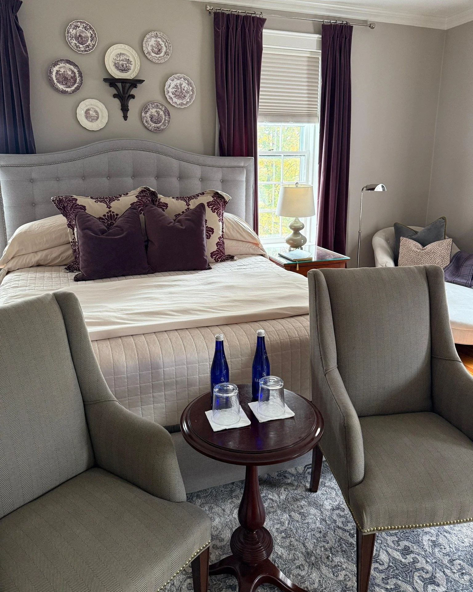 Plan a little getaway and let us take care of the rest. 🤍 From beautifully appointed guest rooms to cozy corners made for unwinding, your stay at the Stagecoach Inn is all about comfort, charm, and feeling right at home. ✨
Book a Friday or Saturday 