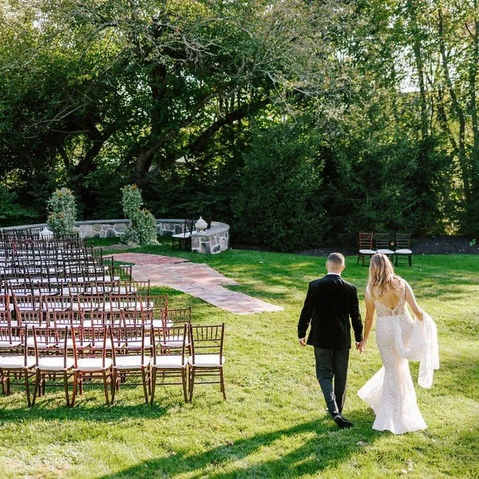 The ceremony circle is ready for another beautiful season of &ldquo;I do&rsquo;s&rdquo; at Stagecoach Inn 💐 💚 🧡
There are still a few 2026 dates available&mdash;schedule your site visit today or call (845) 294-5526.

📷: @betsiewing
💐: @tomsgreen