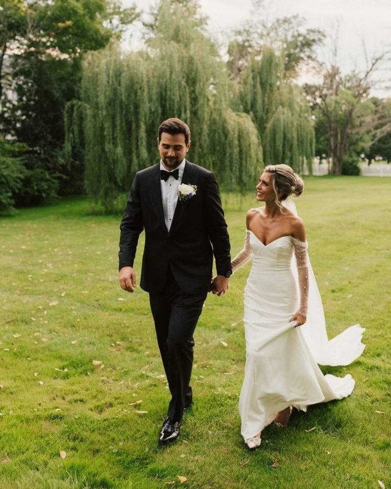 &ldquo;Where your forever begins&hellip; quietly, beautifully, together.&rdquo; 🤍
Stolen glances, soft moments, and space to simply be&mdash;our lawn was made for it.
Schedule your tour: (845) 294-5526

🌐: https://www.stagecoachny.com/weddings
📷: 