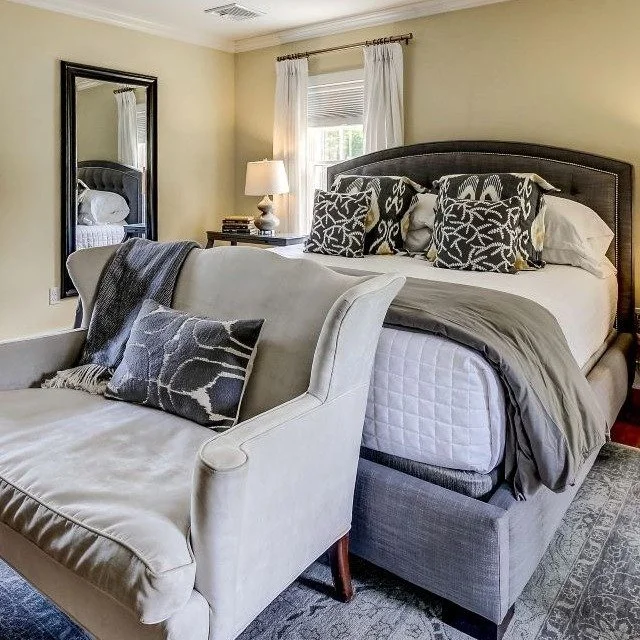 Friday escape, anyone? 🌿✨ Sneak away to the Hudson Valley this Friday for a last-minute spring getaway at Stagecoach Inn. Explore, unwind on our lush grounds, then retreat to elevated comfort, thoughtful touches from our innkeepers, and breakfast wa