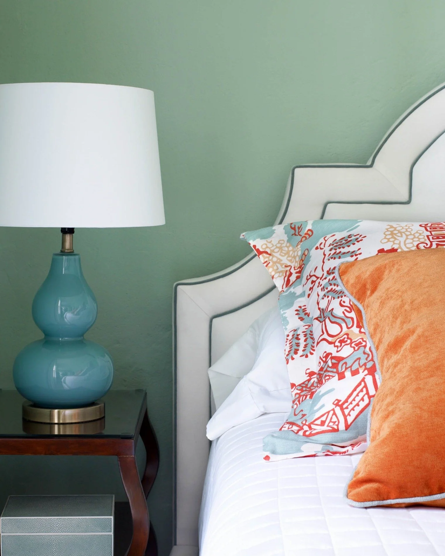 ✨ Slow down. Stay awhile.
The Hudson Valley is best enjoyed at a slower pace&mdash;morning coffee on the porch, afternoons exploring charming towns, wineries, and trails, and evenings spent unwinding in comfort.
At Stagecoach Inn, every detail is tho