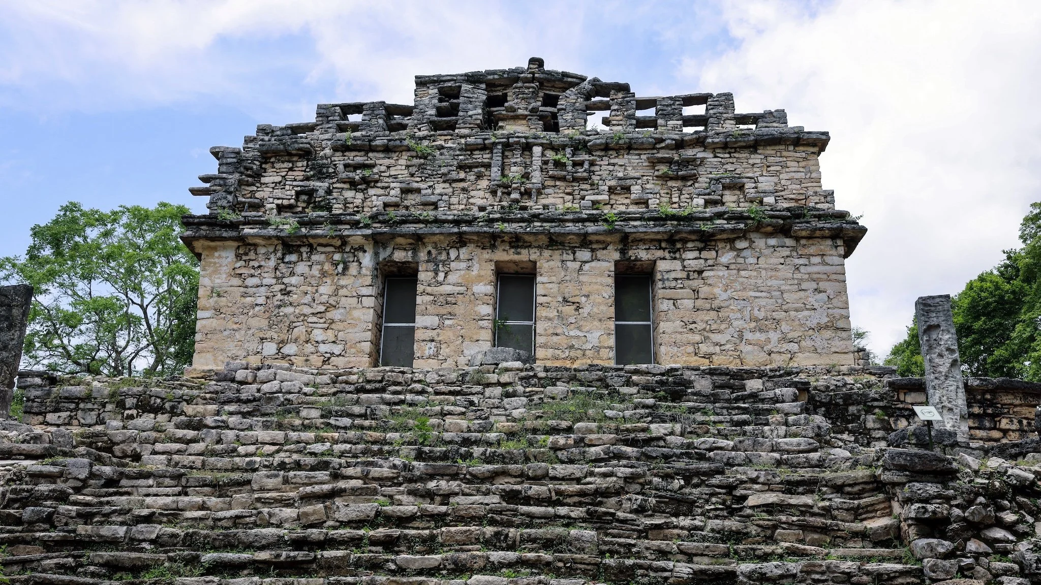 Structure 40 at Yaxchilan and Bird Jaguar IV