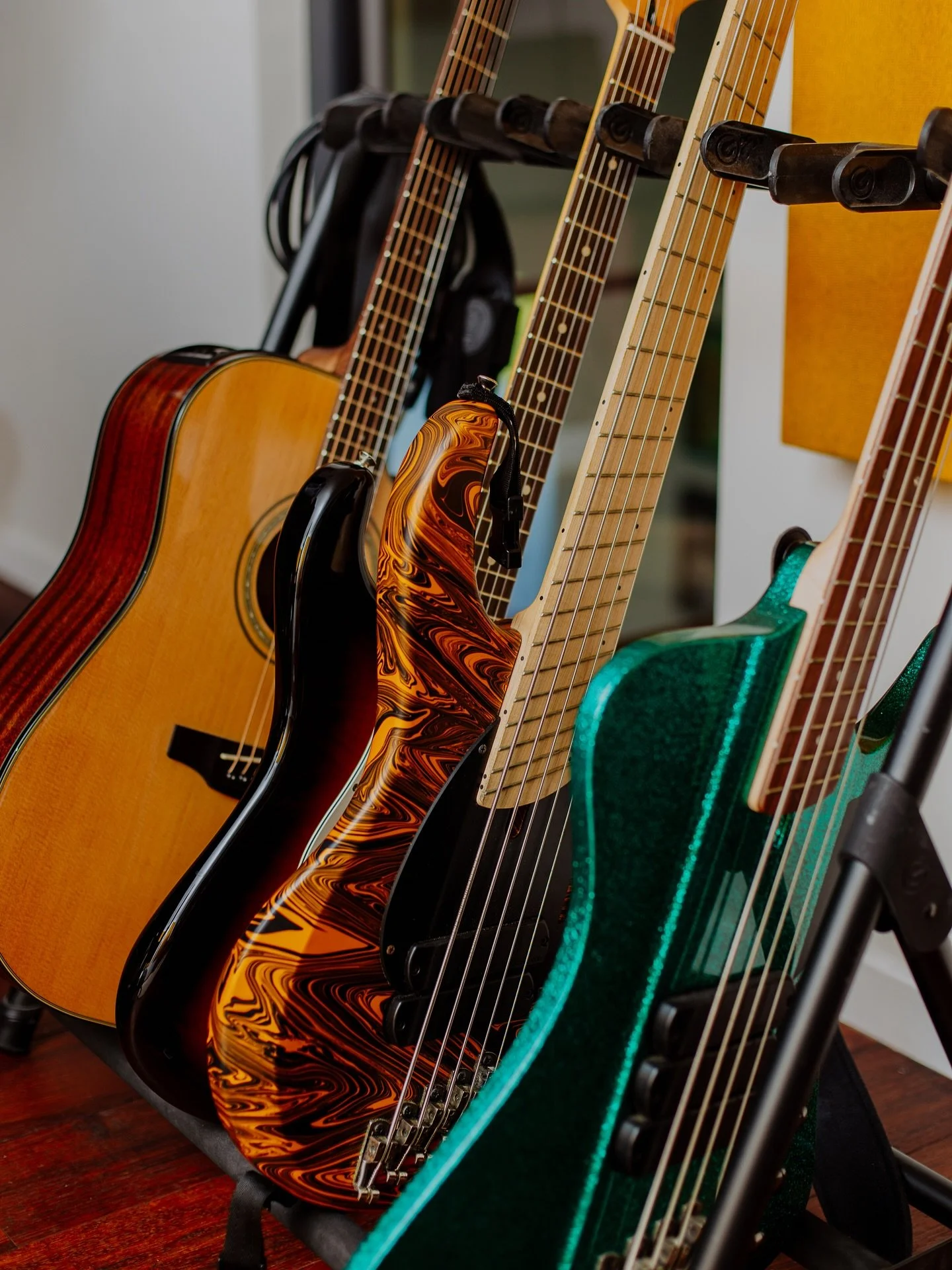 🎸🥁🎤 Enregistrez sur notre backline au Studio 1935 🤘
Nous sommes un studio self-service équipé pour de l’enregistrement musical ou tout ce qui est lié à la prise de son 🔊
Visitez notre site Studio1935.be ou con